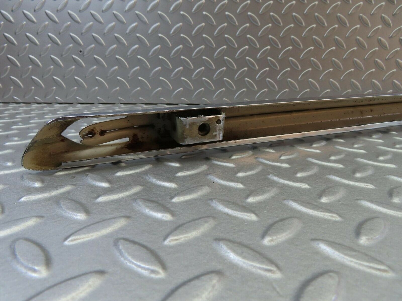 10606 Mercedes-Benz W116 Rear Left Upper Bumper Corner