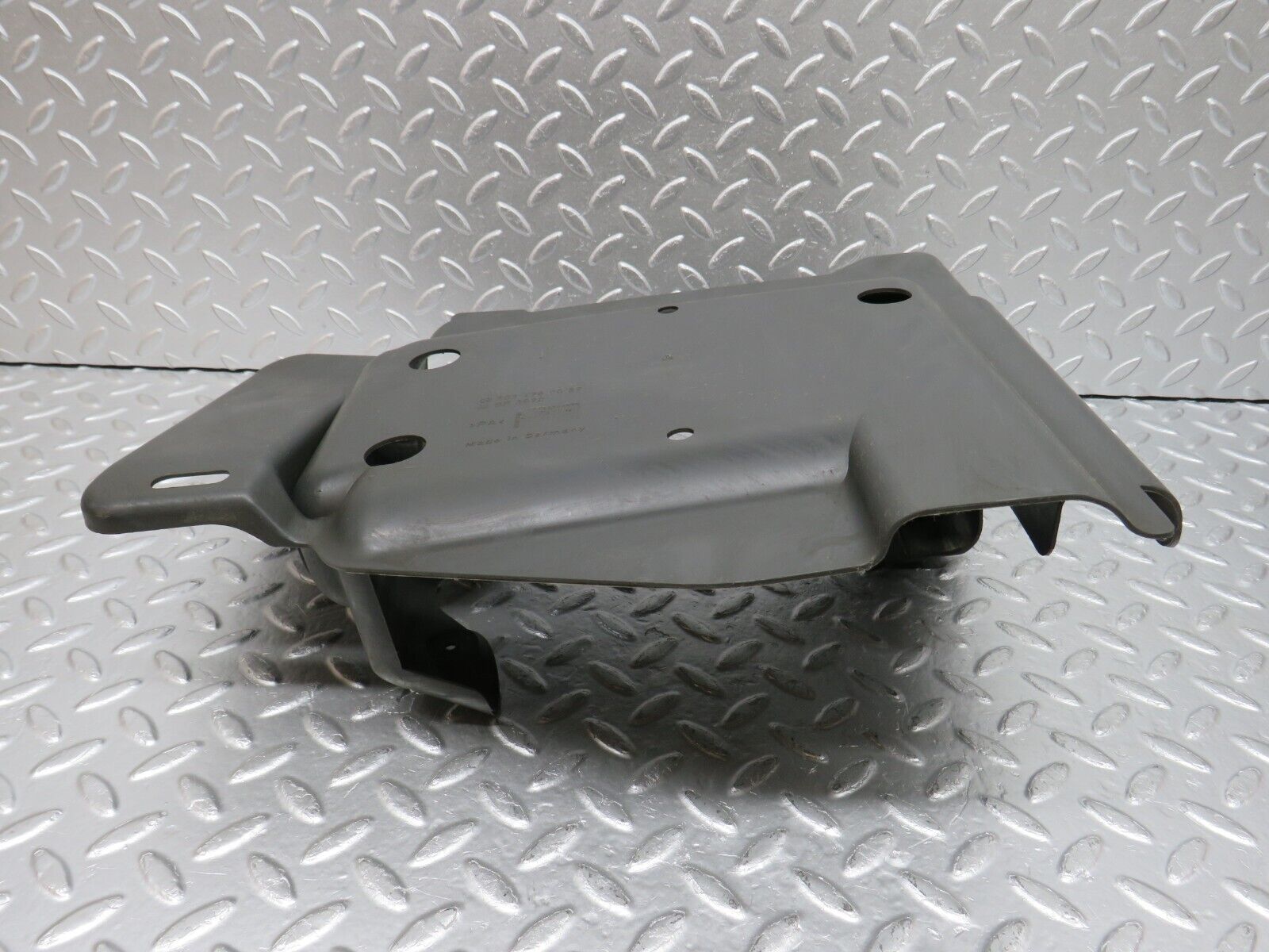 33239 Mercedes-Benz W202 C180 Fuel Pump Cover 2024780037