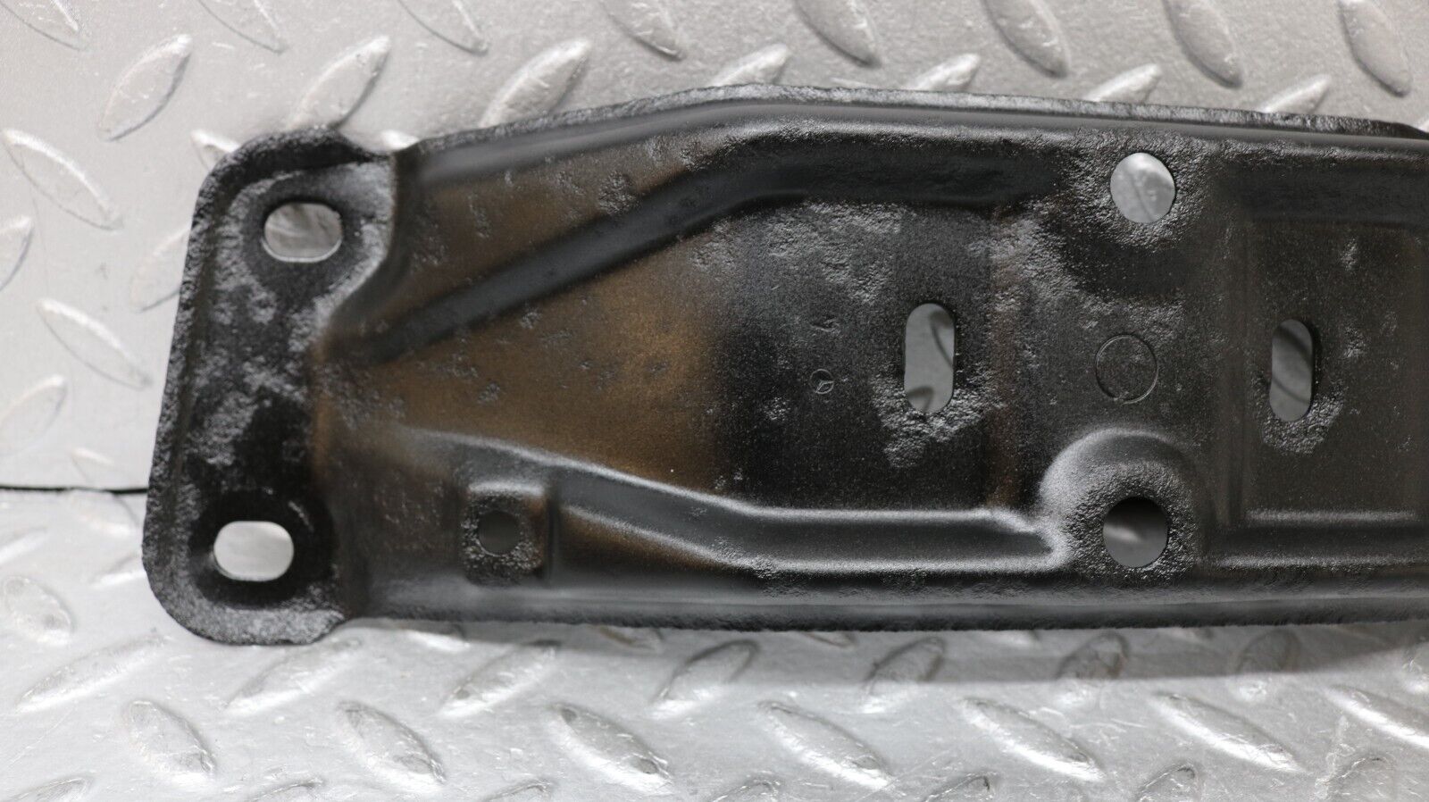 37207 Mercedes-Benz C126 420SEC Coupe Gearbox Mount Bracket