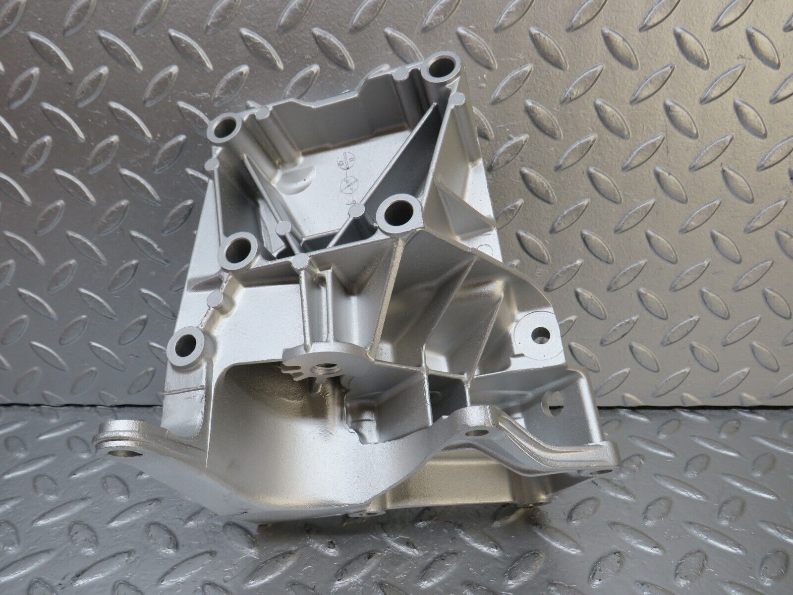 33791 Mercedes-Benz W201 190E 2.0L Power Steering Pump Bracket 1022361030