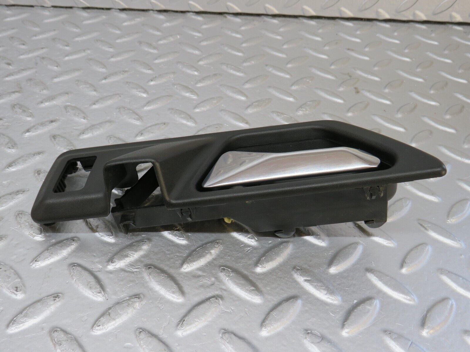 33909 Mercedes-Benz W124 260E Interior Door Handle Rear Left 1247600161