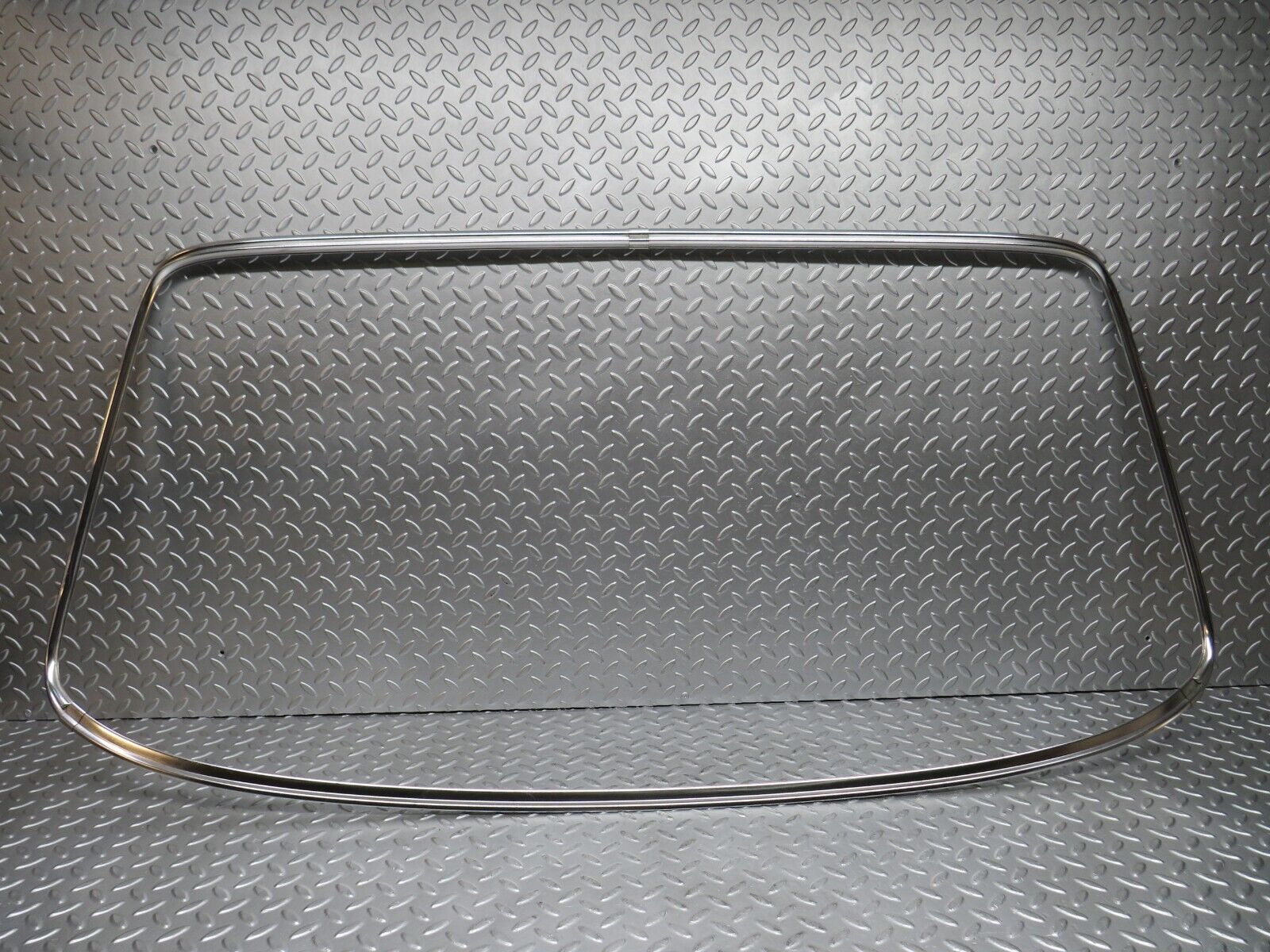 29625 Mercedes-Benz W123 230E Rear Windscreen Chrome Frame