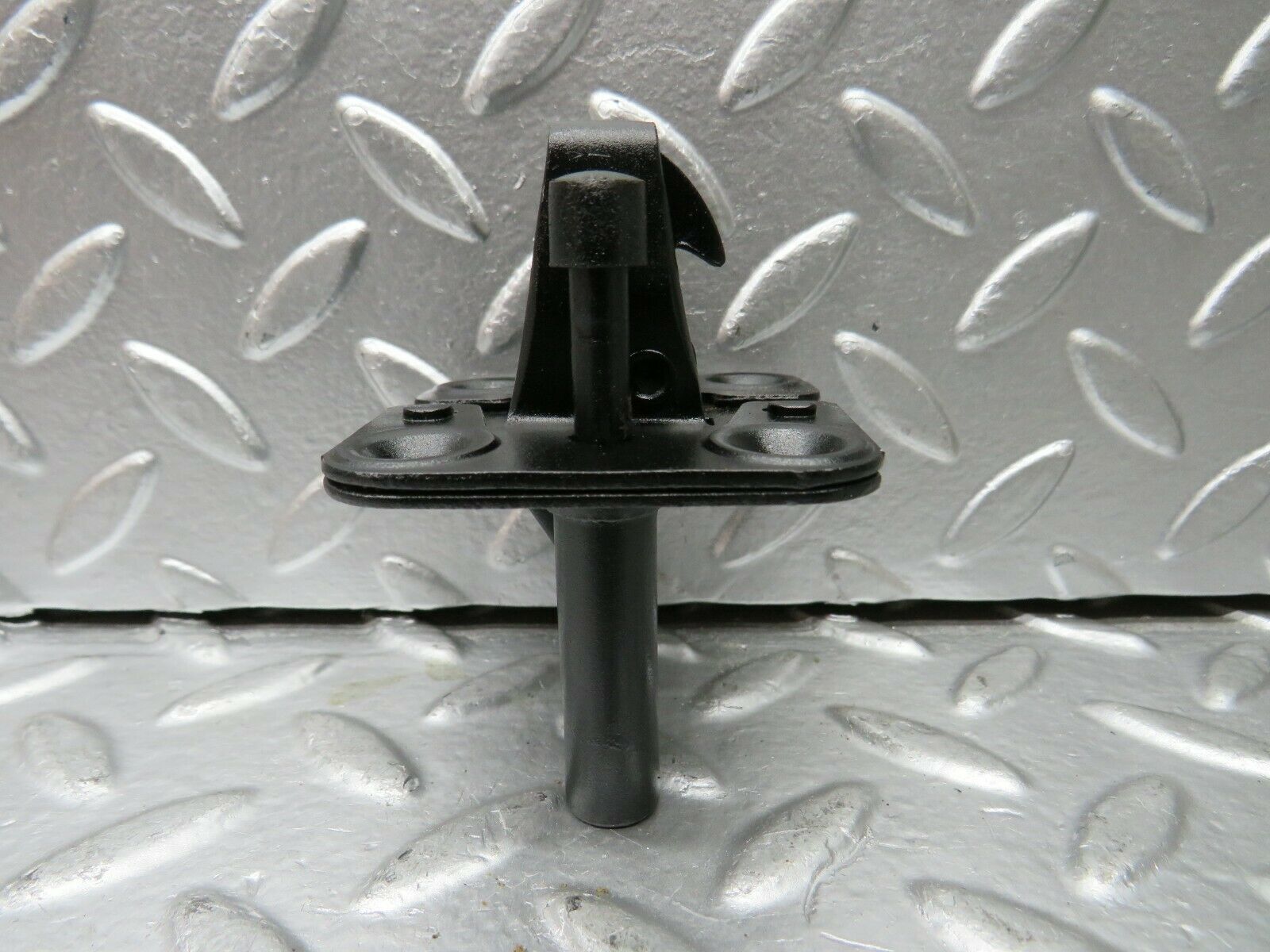 22909 Mercedes-Benz C107 450SLC Coupe Bonnet Lock Catch