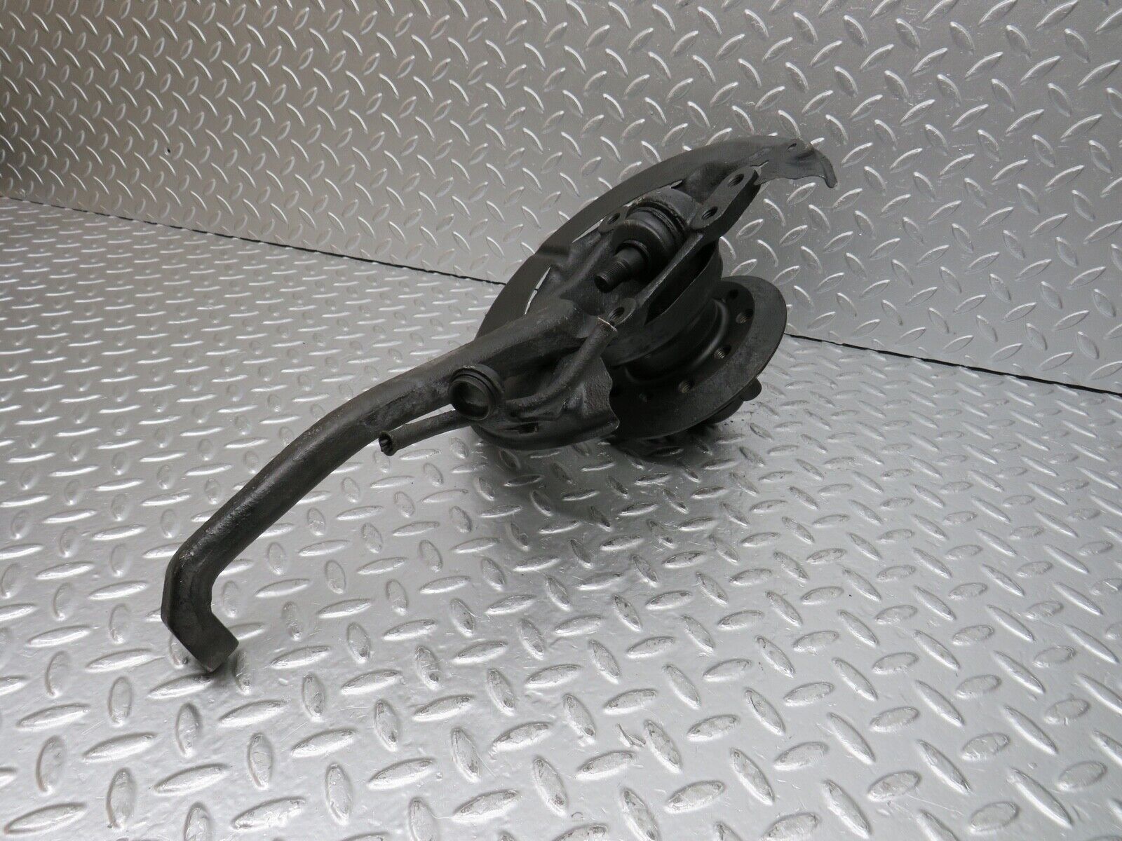 0381 Mercedes-Benz W108 280SE Complete Wheel Hub Front Left