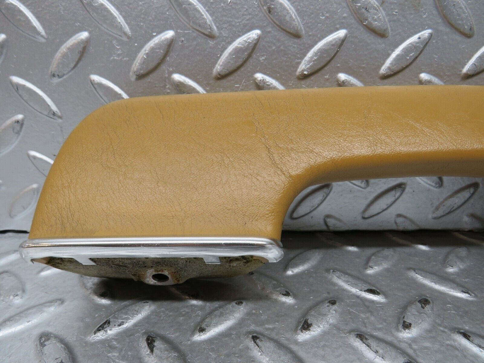 28601 Mercedes-Benz W123 280E Right Interior Door Handle Palomino 1239702001