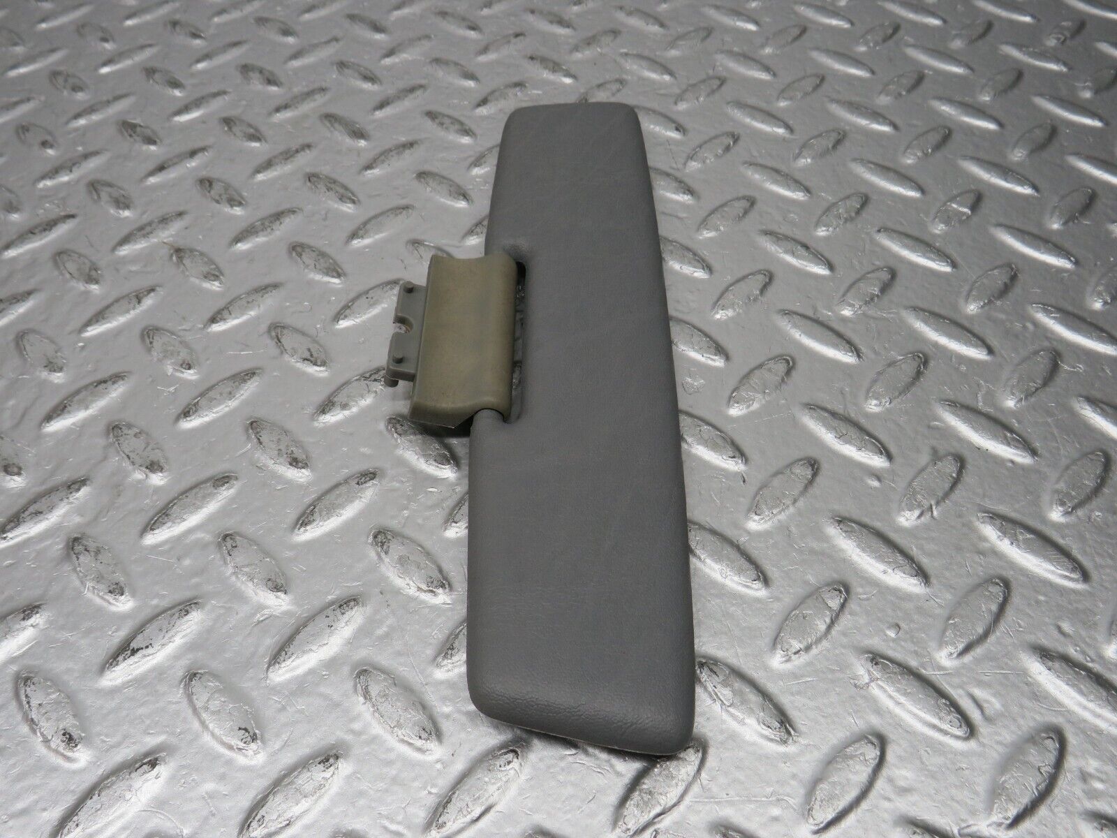 32400 Mercedes-Benz S124 300TE Wagon Middle Sun Visor Grey