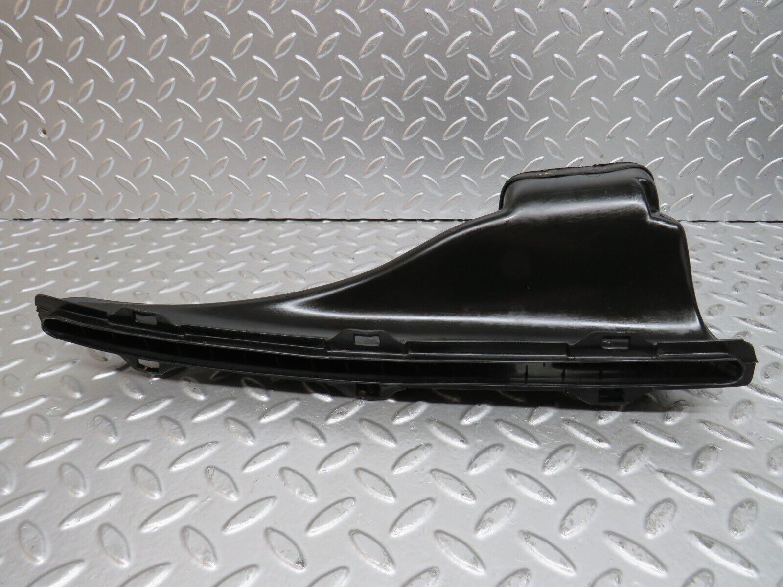 28594 Mercedes-Benz W123 230E Air Duct Vent Left And Right