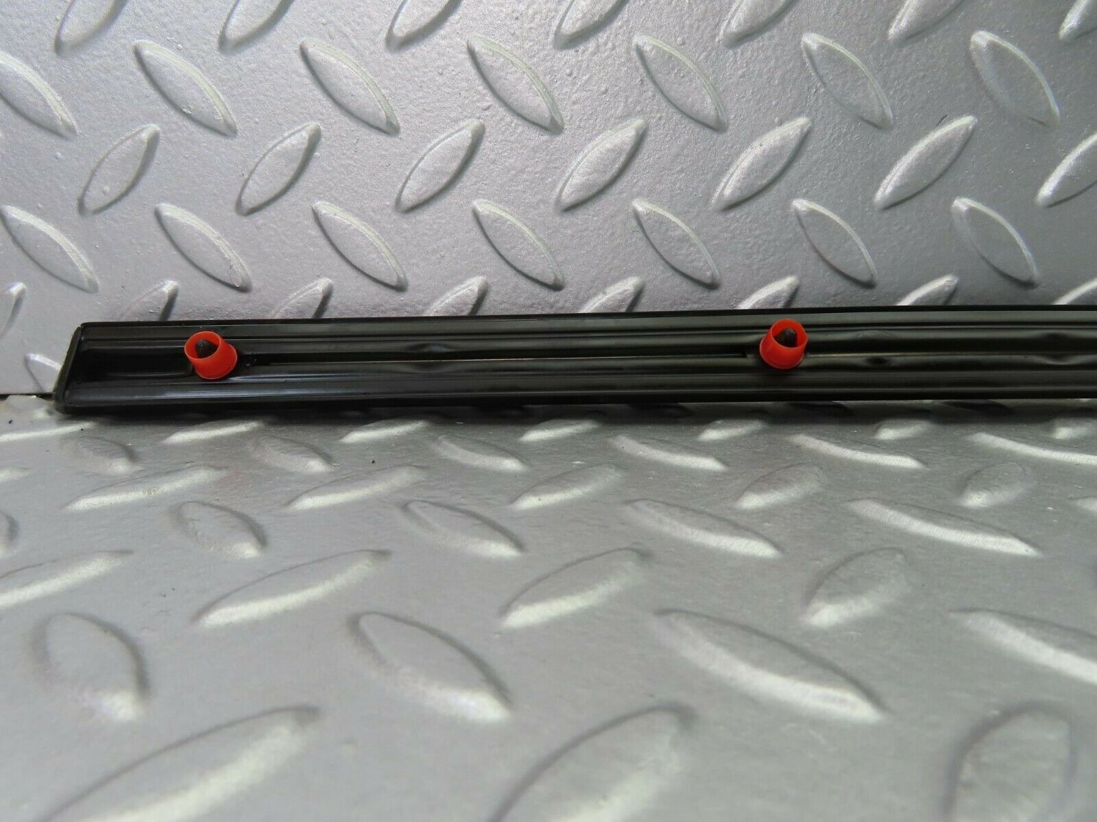 10239 Mercedes-Benz W123 Front Left Door Centre Moulding Trim