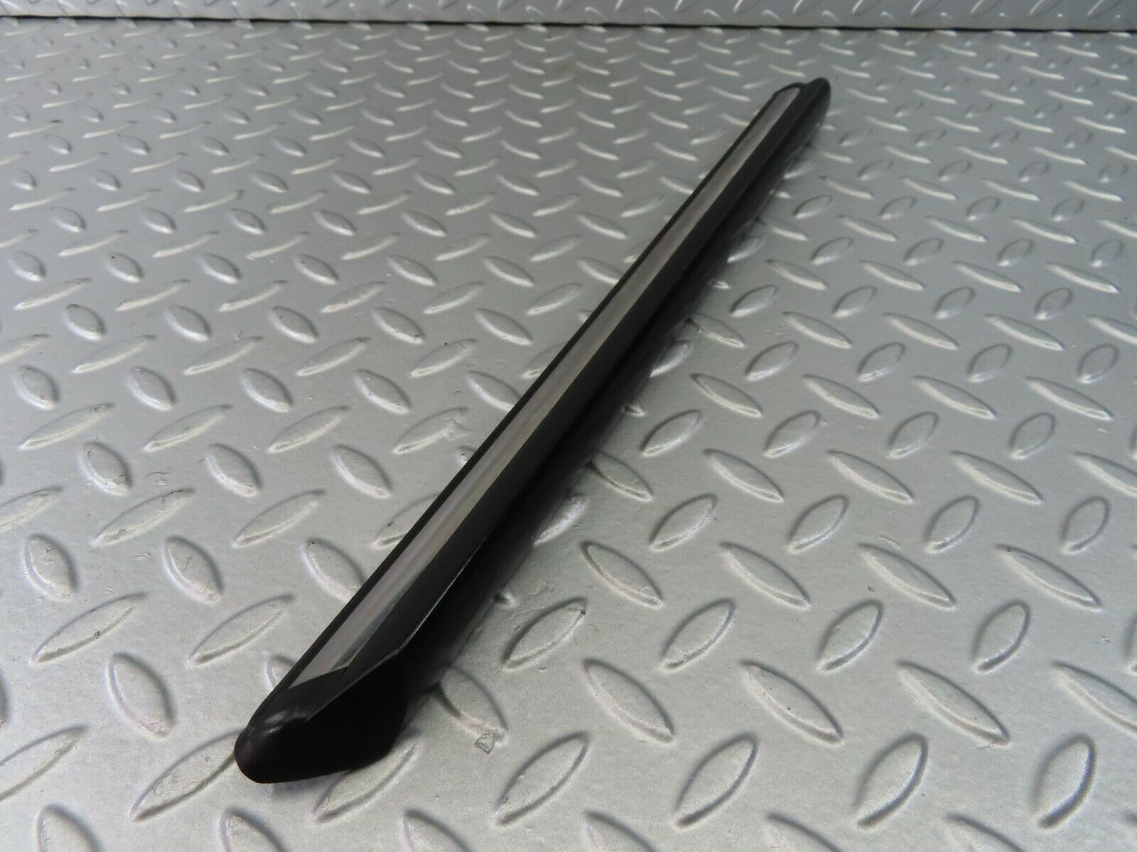 7263 Mercedes-Benz W116 450SE Front Left Fender Wing Centre Chrome Trim