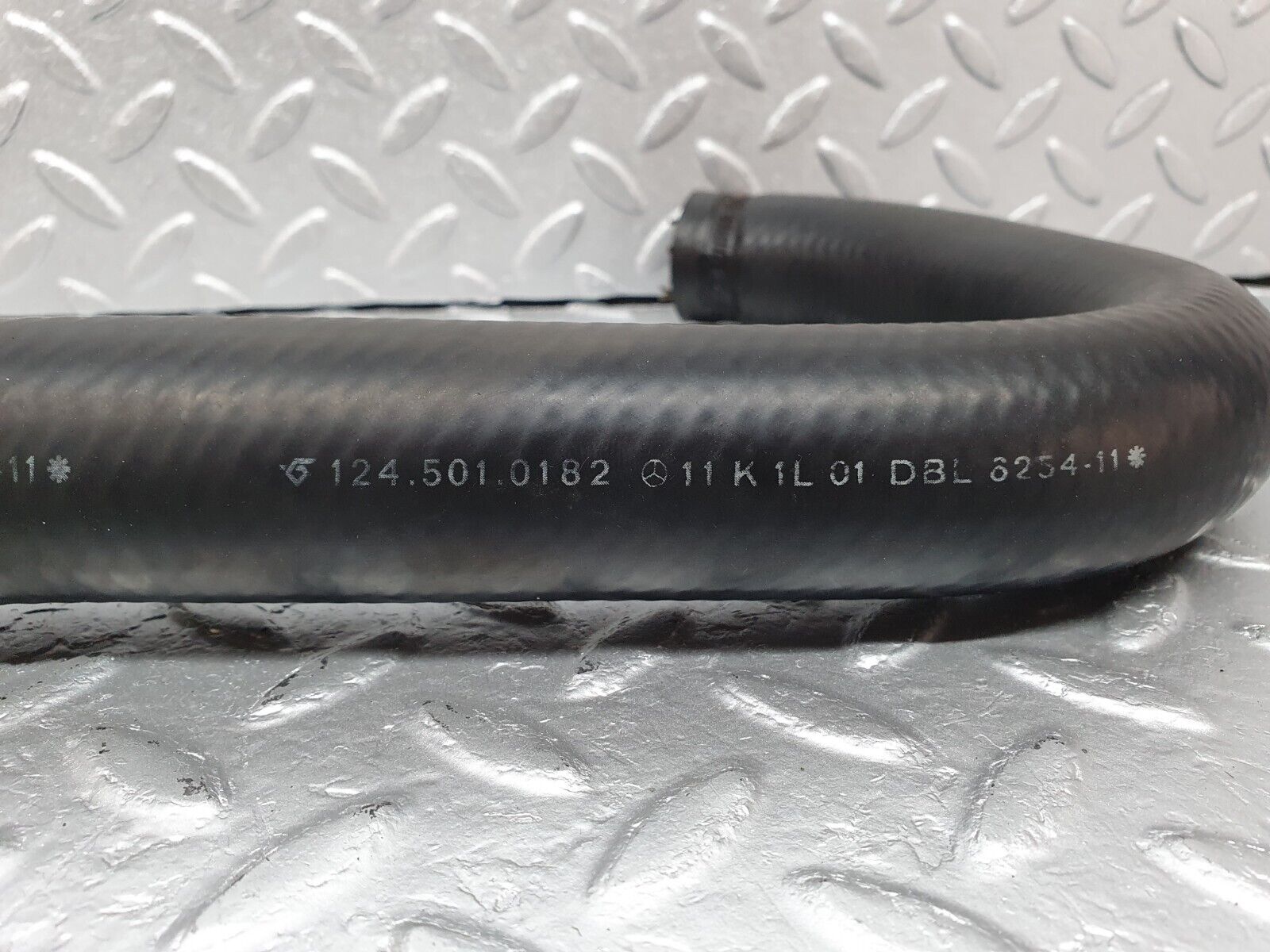 41577 Mercedes-Benz W124 200E Upper Radiator Hose 1245010182