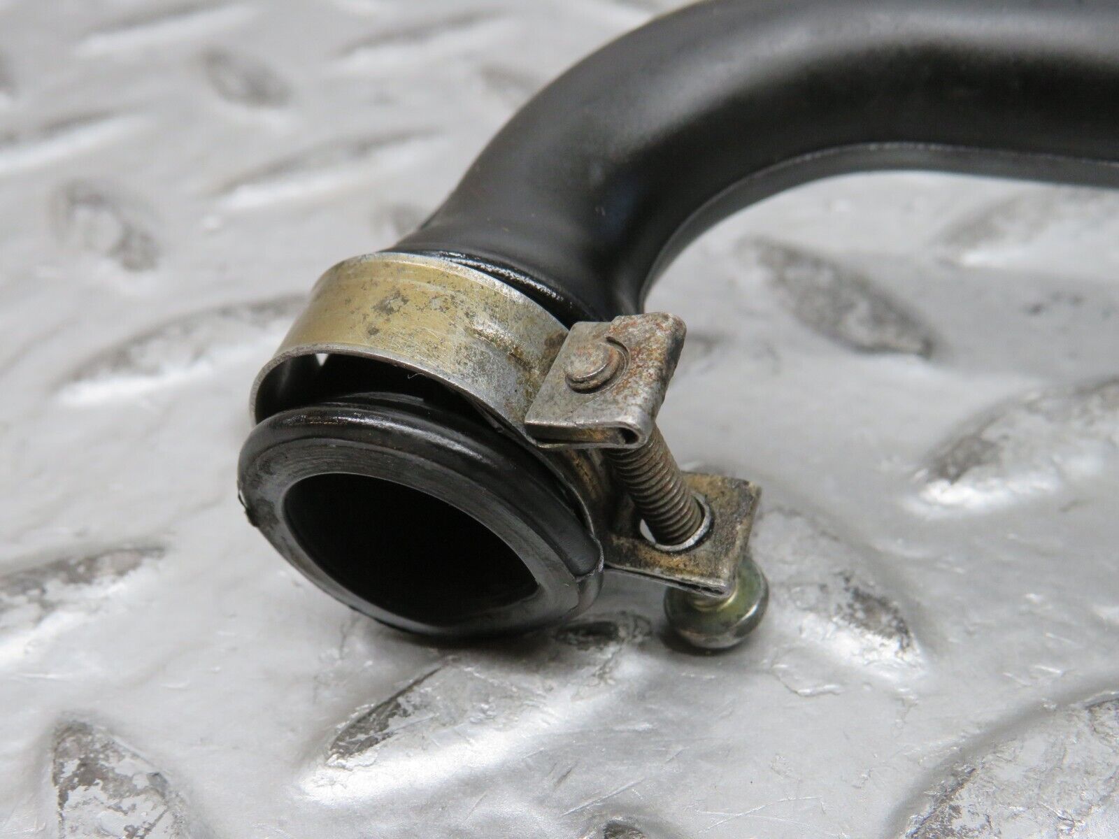 28844 Mercedes-Benz W123 230E Air Intake Pipe 1020941782 1020941682