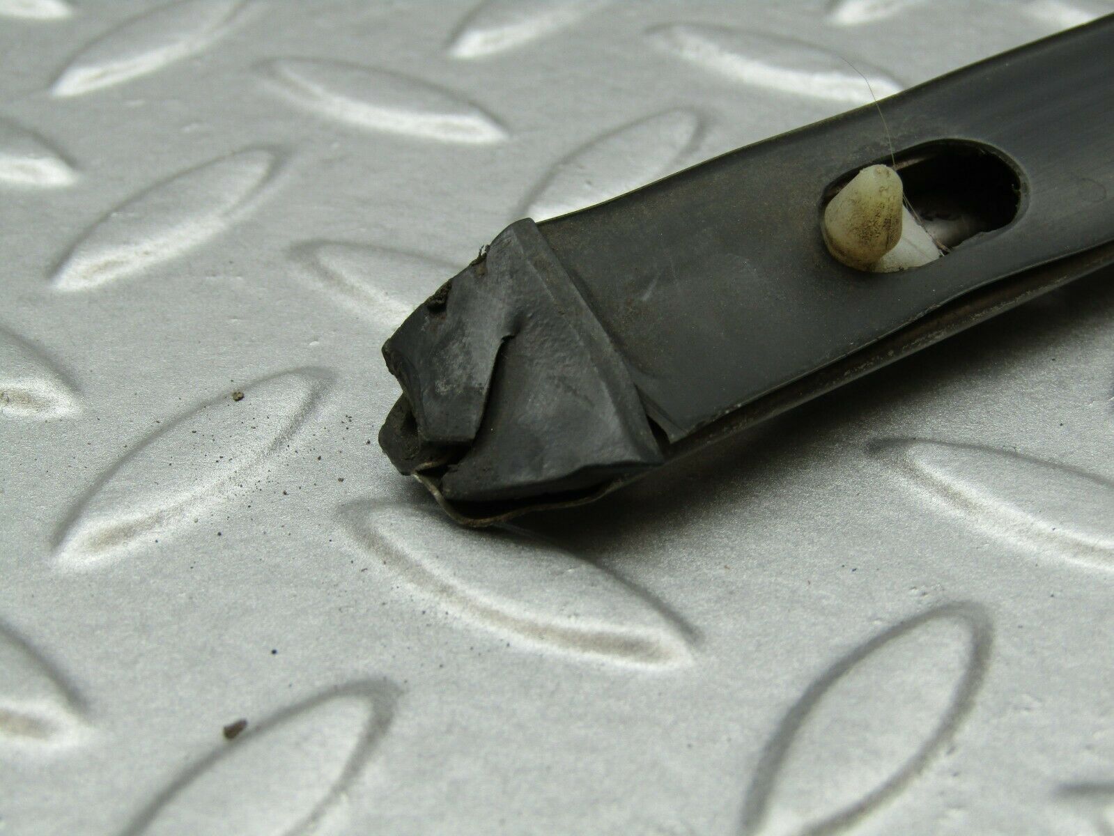 3334 Mercedes-Benz W115 220D Centre Door Chrome Trim Front Left