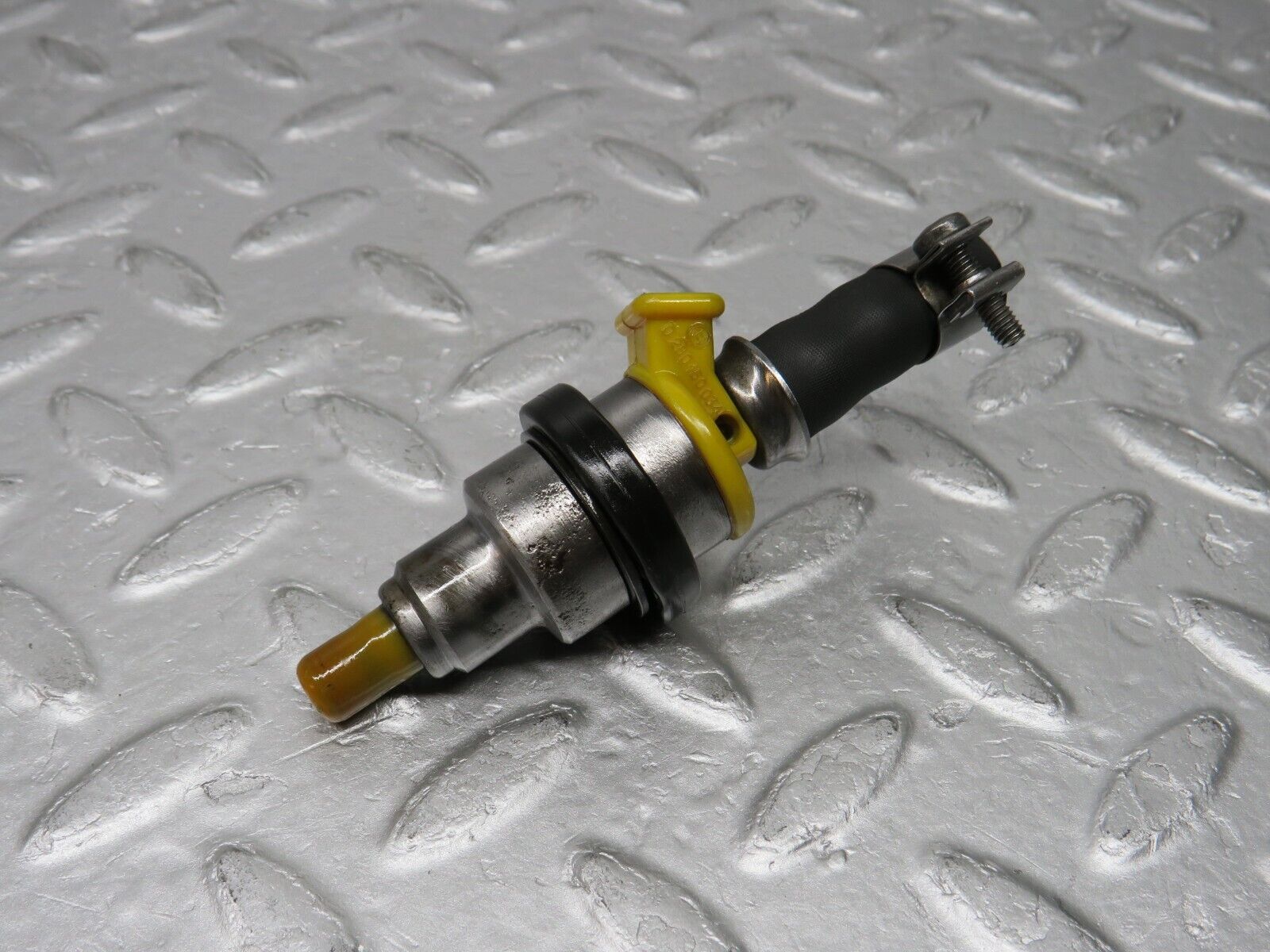 37574 Mercedes-Benz W109 300SEL Fuel Injector Bosch 0280150034