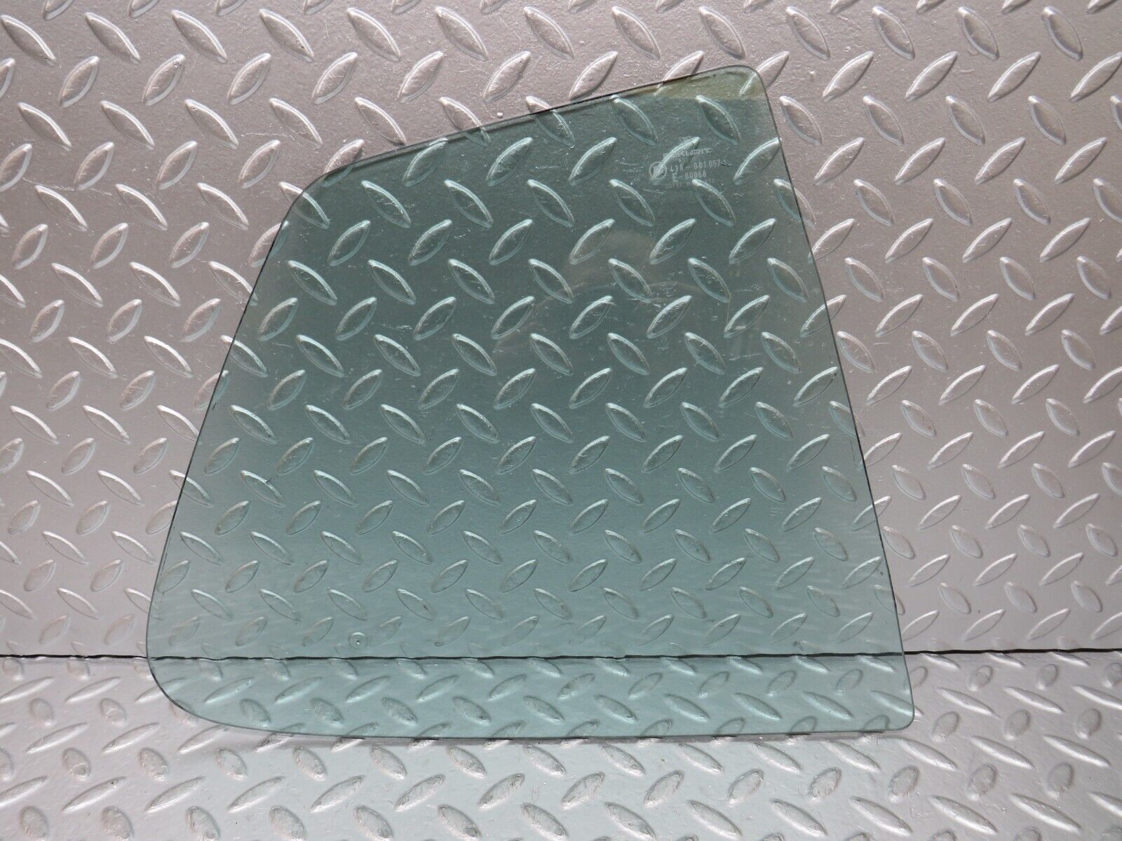 30083 Porsche 924 Rear Right Window Glass