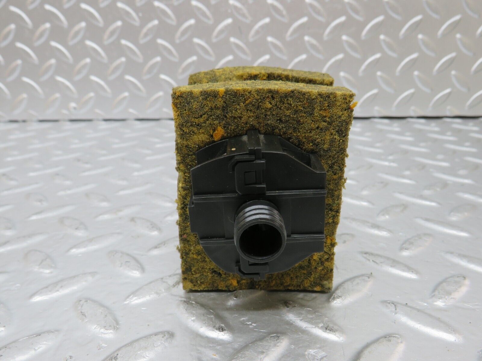 25653 Mercedes-Benz W124 280E Temperature Sensor 0008301908 0130002802