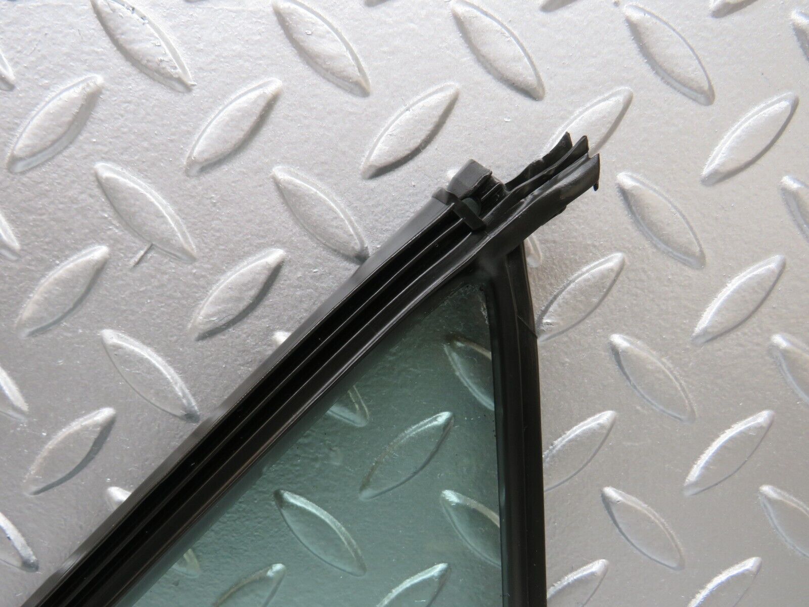 25647 Mercedes-Benz W124 280E Rear Left Quarter Window Glass 1247350524