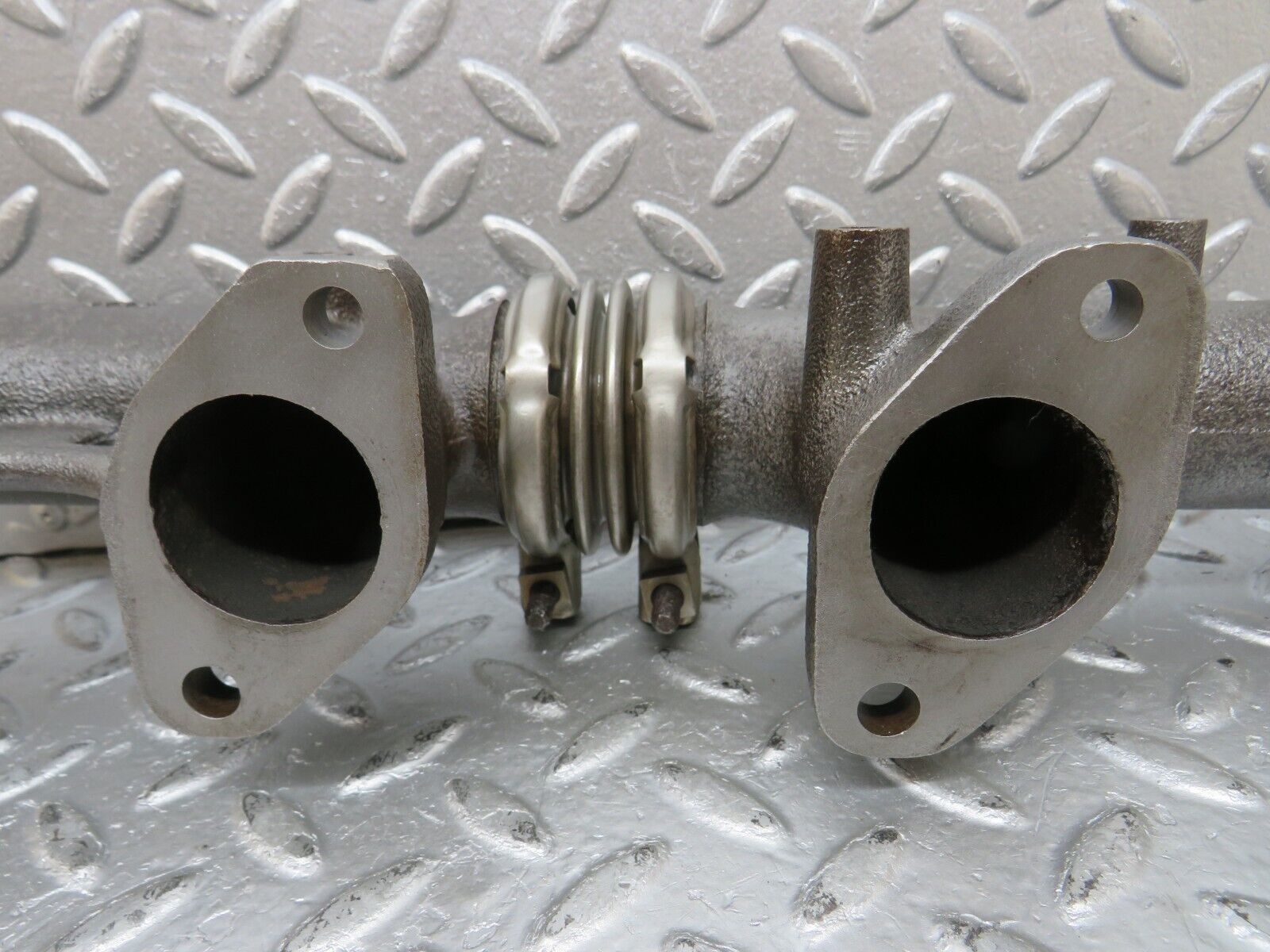 33125 Mercedes-Benz W126 380 V8 Exhaust Manifold Left 1161422302 1161422902