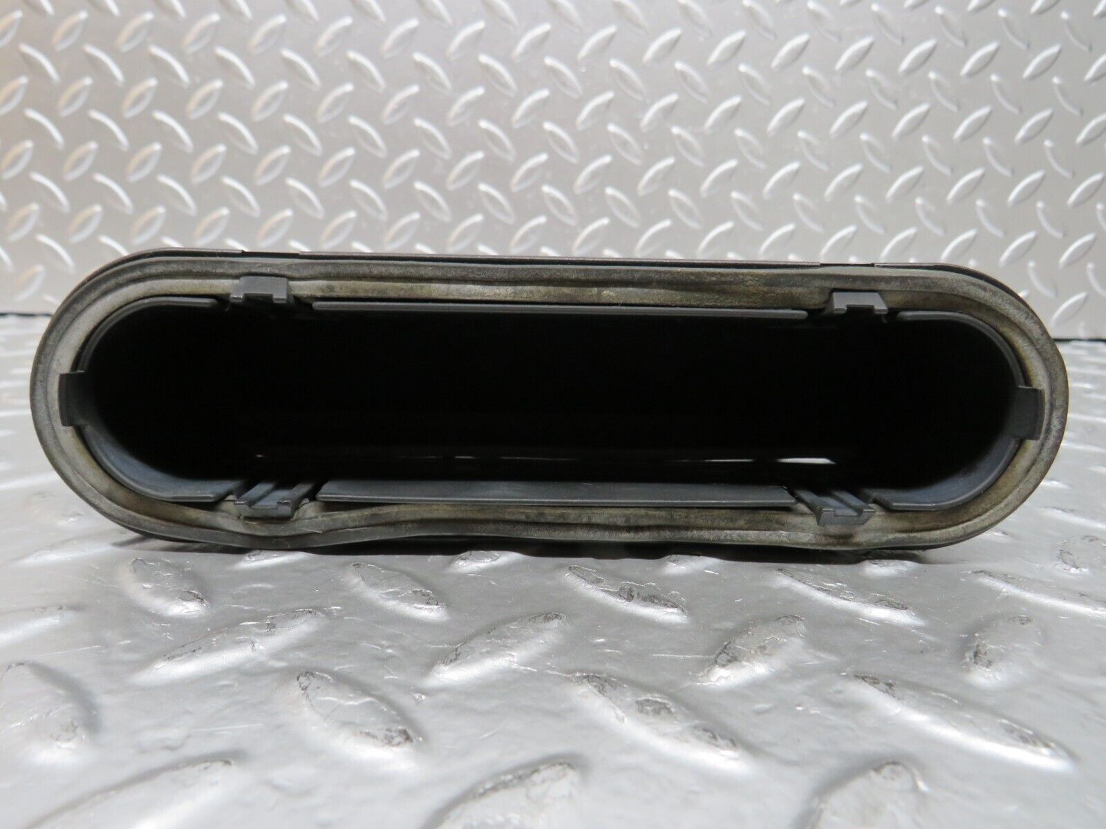 25245 Mercedes-Benz W201 190D Trunk Breather Ventilation Valve 2018300242