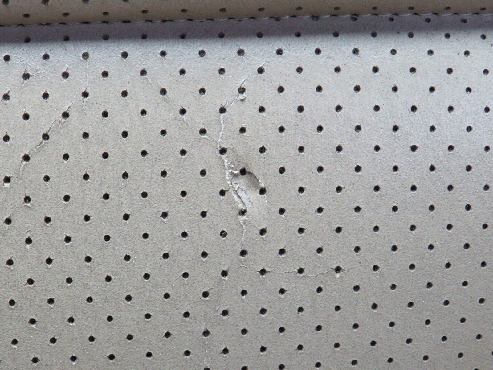 28970 Mercedes-Benz C124 320CE Coupe Front Left Seat Leather Beige