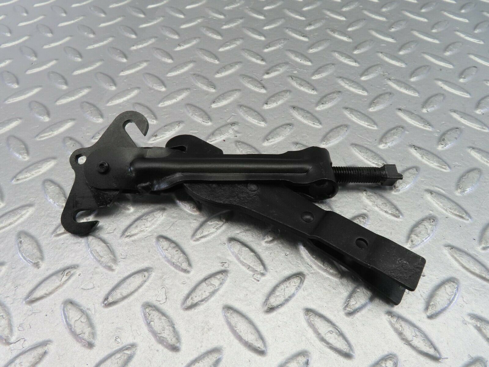 10850 Mercedes-Benz W123 230E Handbrake Adjusting Handbrake Regulator