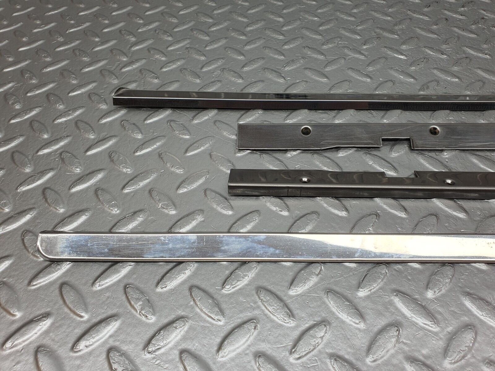 41578 Mercedes-Benz W124 200E Sunroof Chrome Trim Set