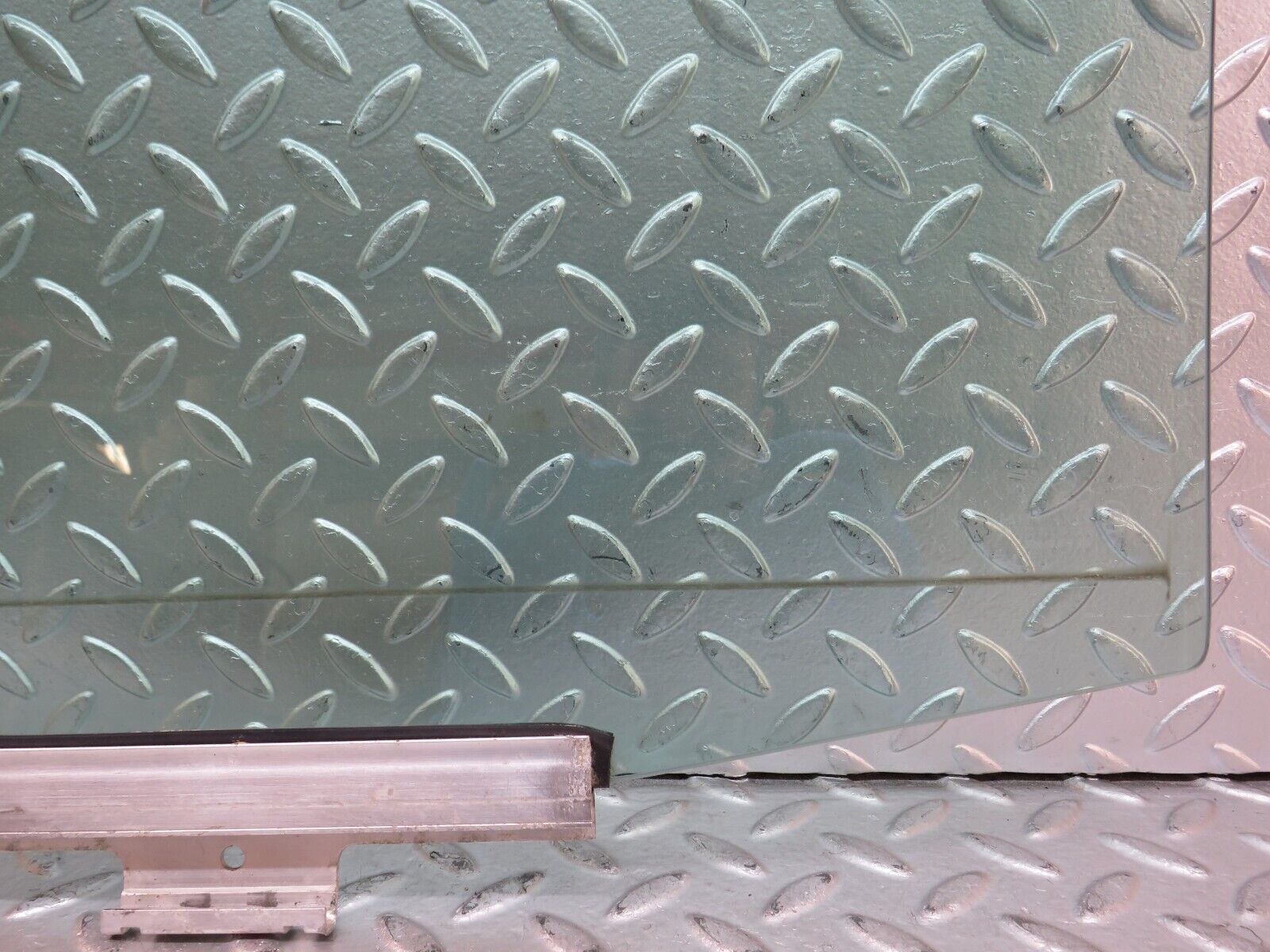 27635 Mercedes-Benz S124 300TE Wagon Rear Right Door Window Glass