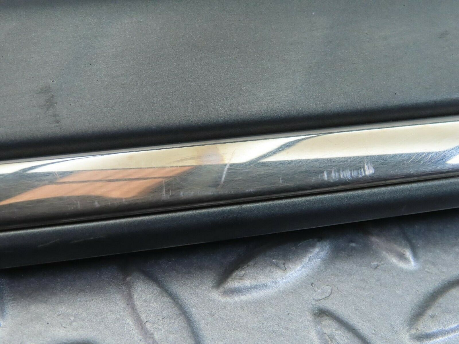 9032 Mercedes-Benz W126 Front Left Fender Wing Moulding Trim 1266903540