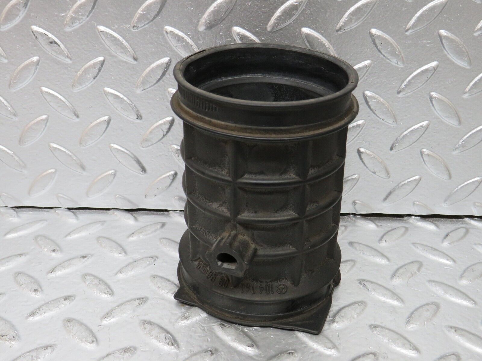 24863 Mercedes-Benz W140 S320 Air Intake Pipe 1041410990