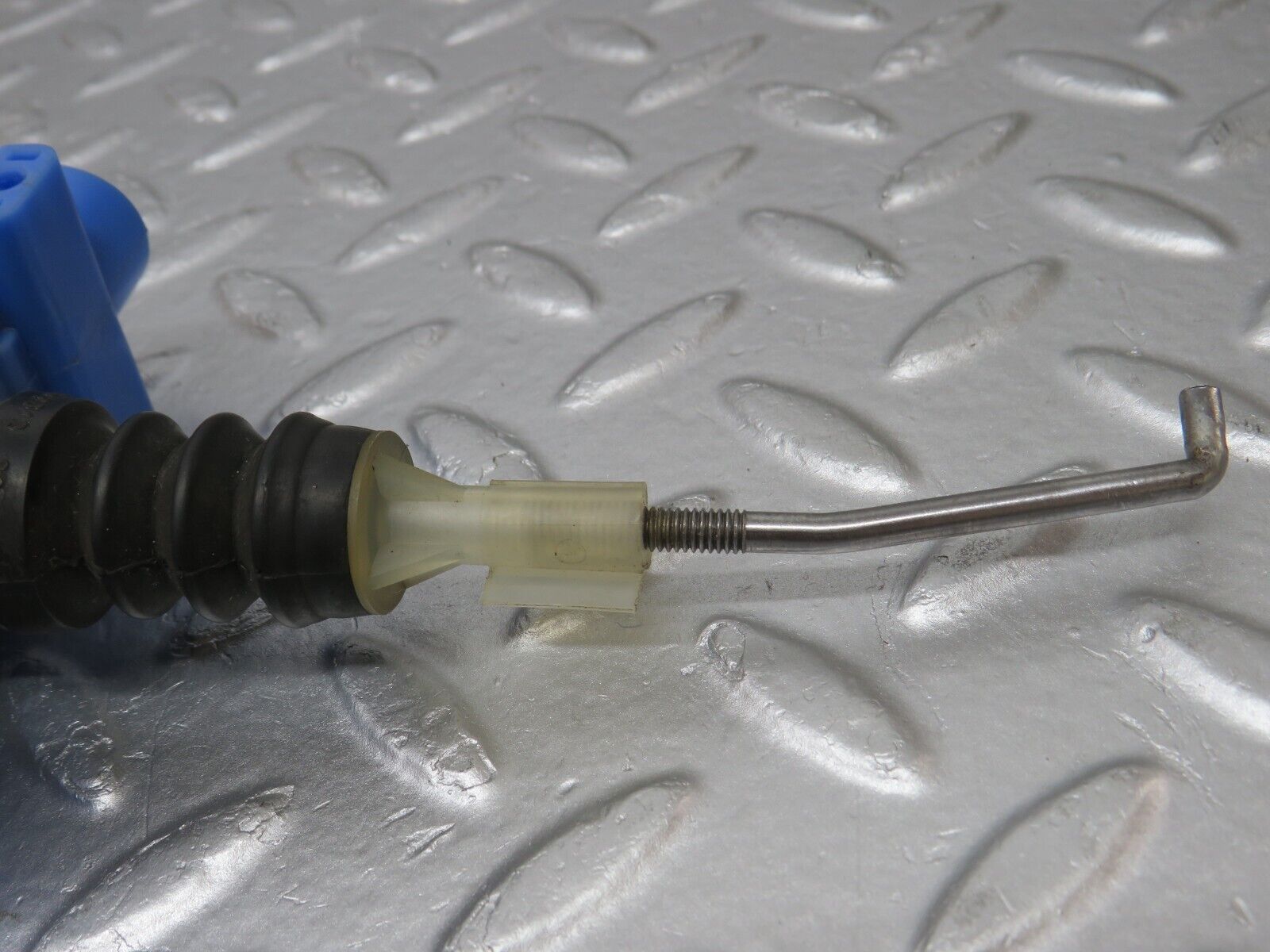 34331 Mercedes-Benz C126 380SEC Coupe Door Lock Vacuum Actuator Right Side