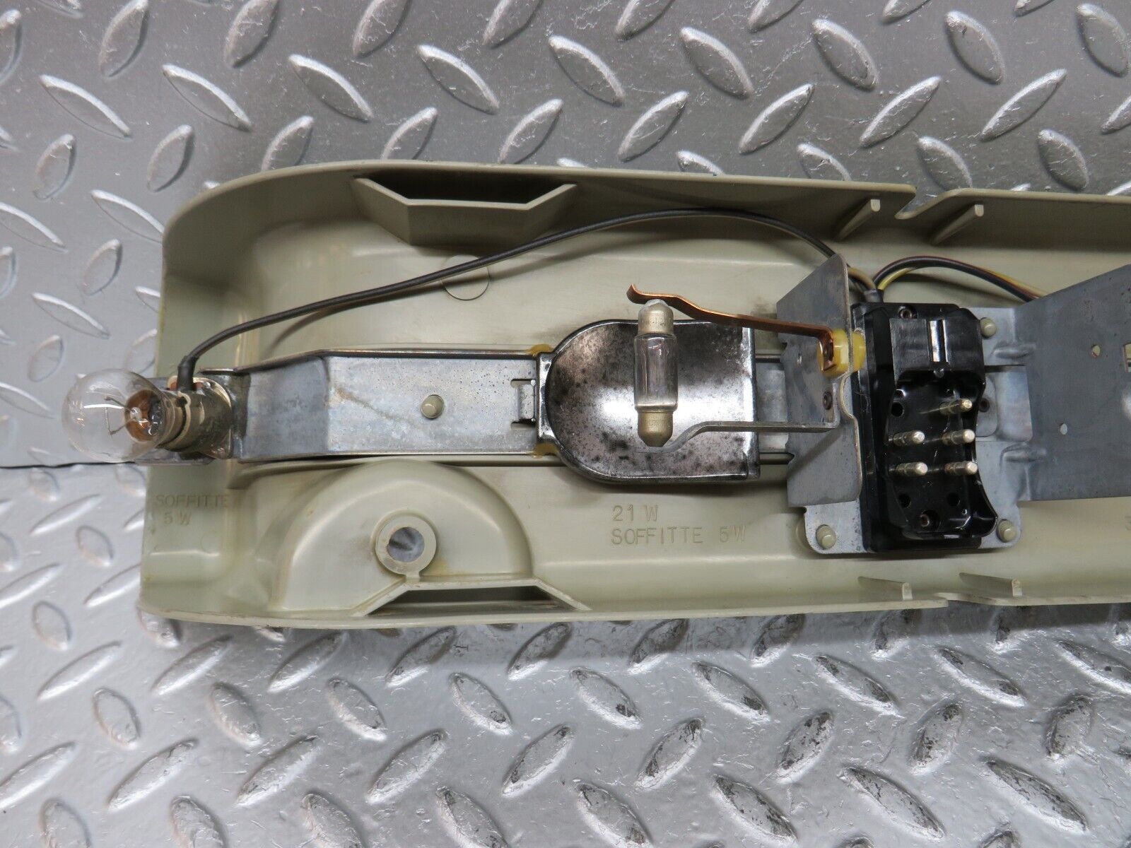 32688 Mercedes-Benz C107 350SLC Coupe Coupe Tail Light Bulb Holder Left Side