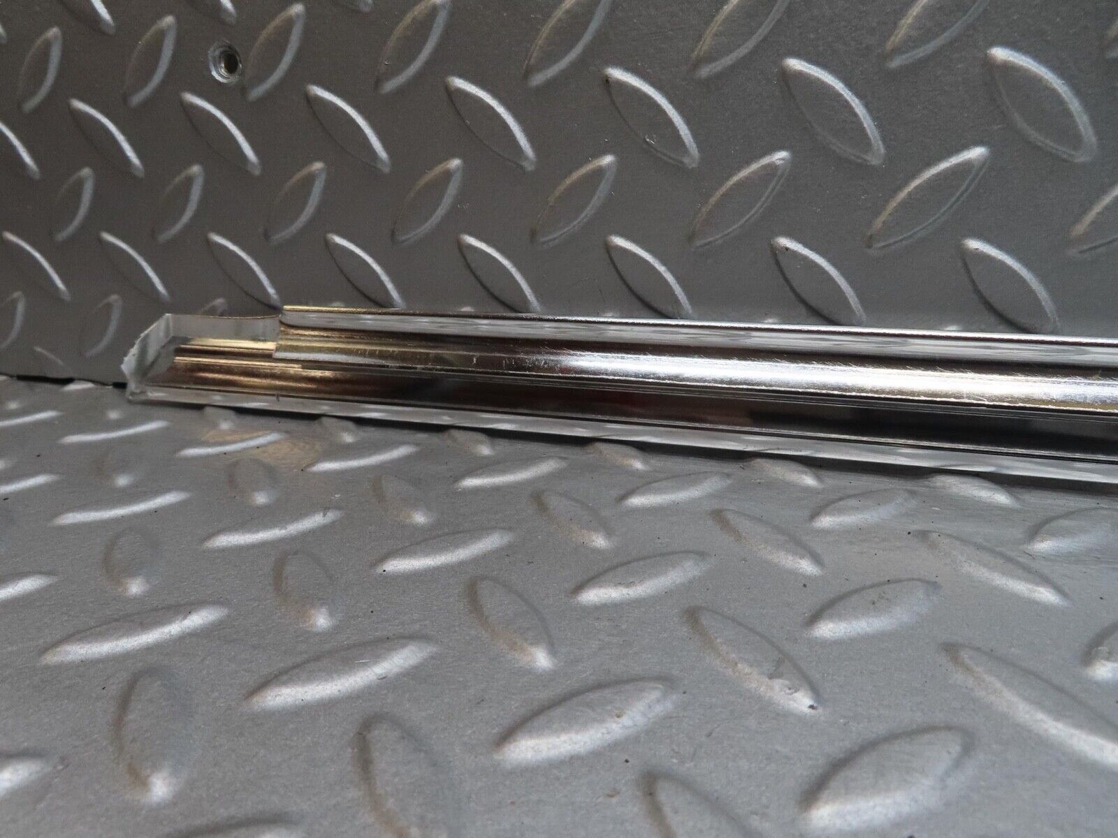 12451 Mercedes-Benz W108 280SE 3.5 Front Left Door Chrome Trim