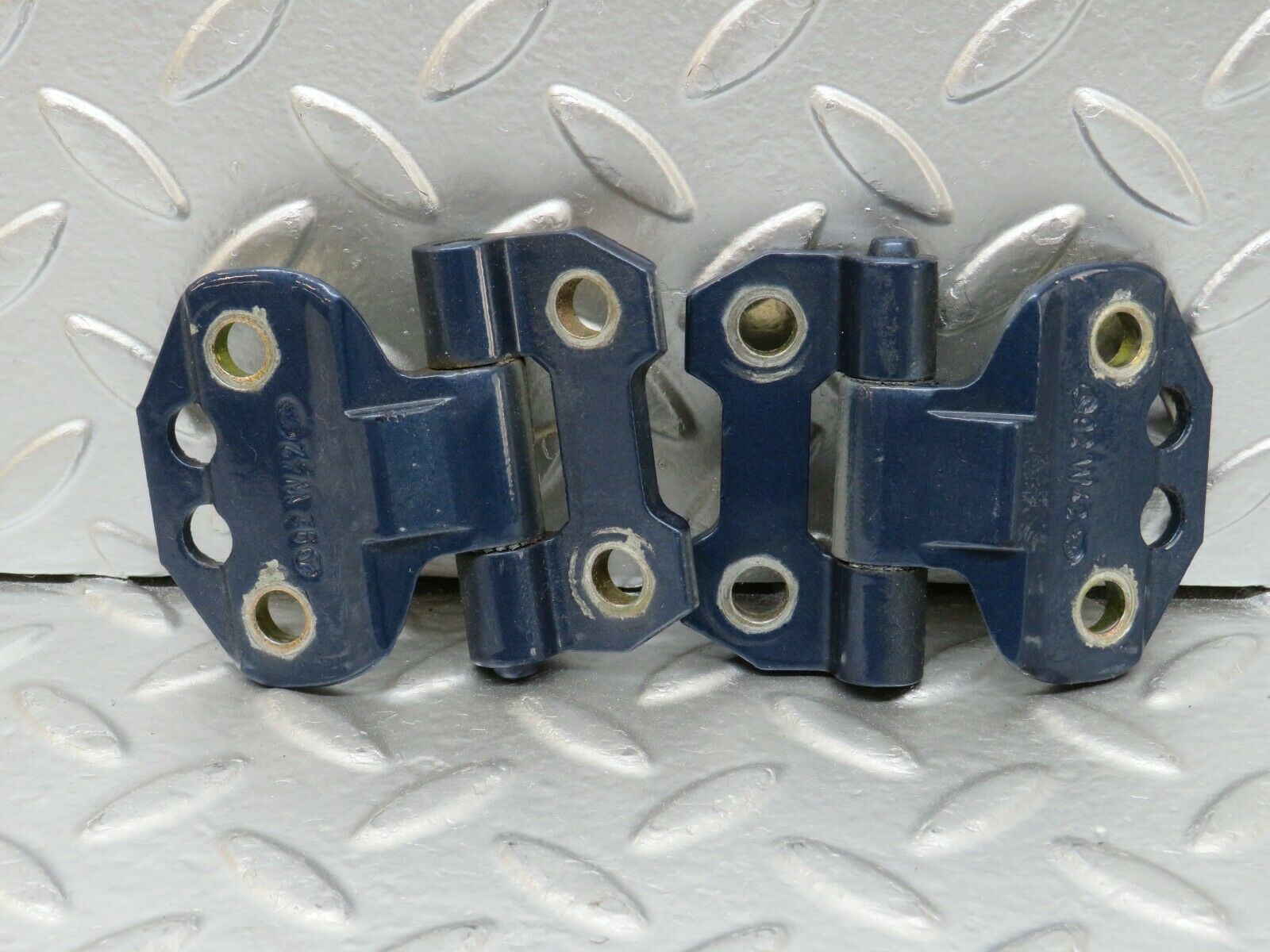 24394 Mercedes-Benz S124 220TE Wagon Door Hinge Right Side