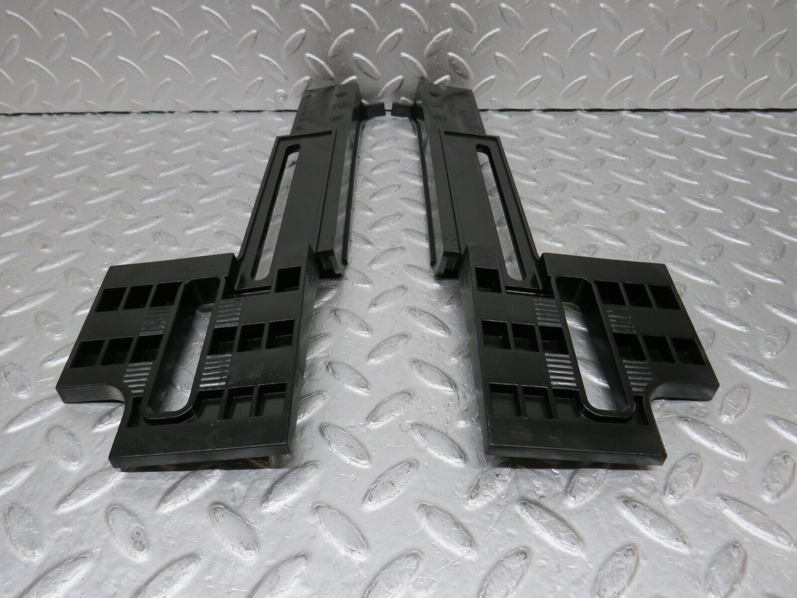 34808 Mercedes-Benz W210 320E Front Bumper Bracket Pair 2108850295 2108850195