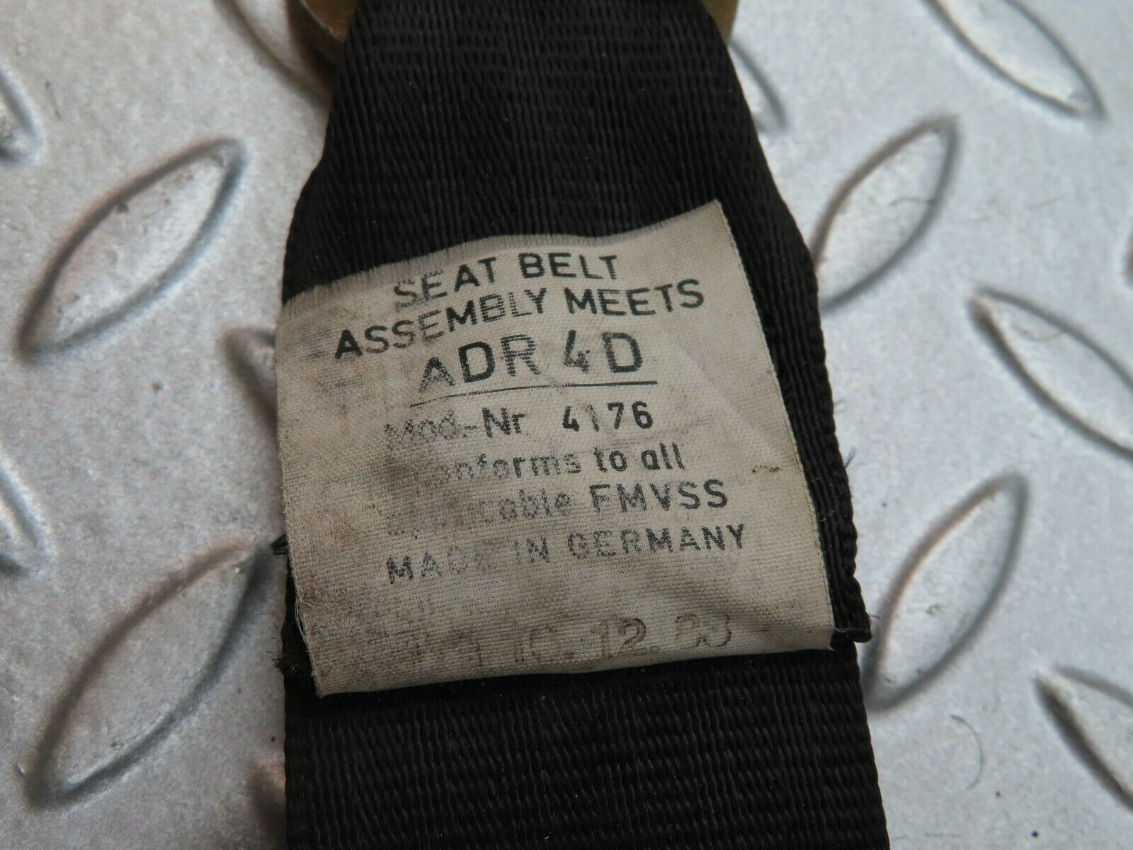 3904 Mercedes-Benz S123 200T Wagon Front Right Seat Belt 1238604286