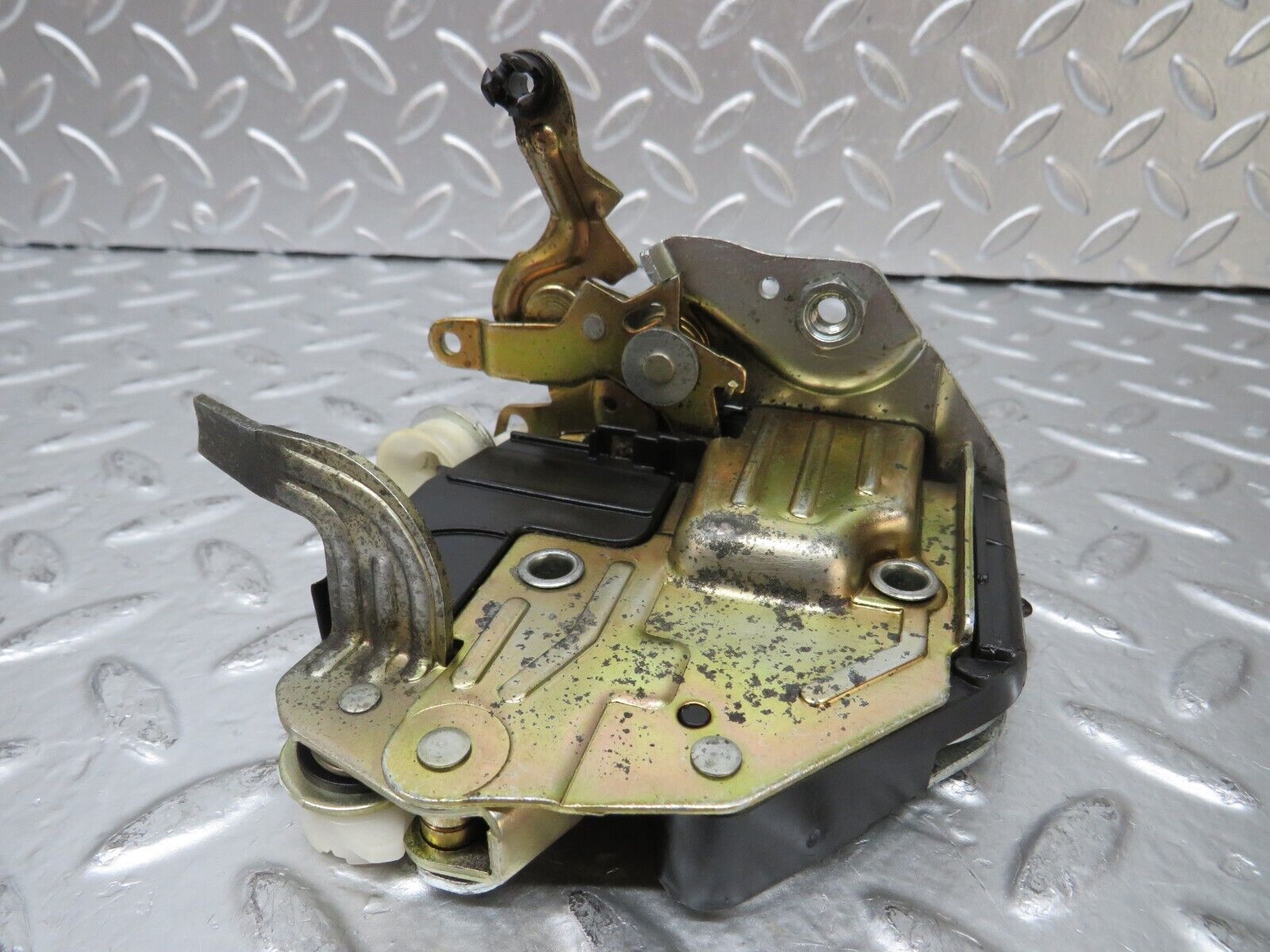 25211 Mercedes-Benz W201 190D Front Right Door Lock Mechanism