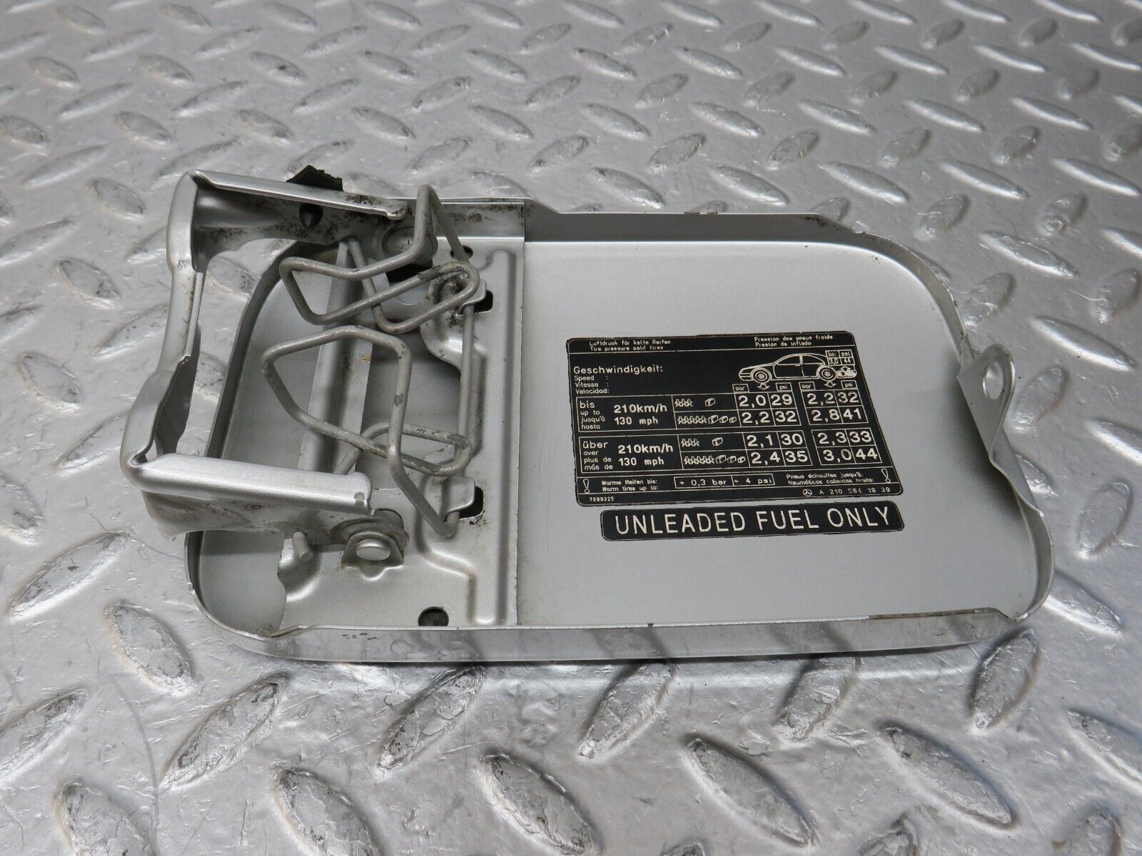 34912 Mercedes-Benz W210 320E Fuel Tank Flap Cap 2105841839