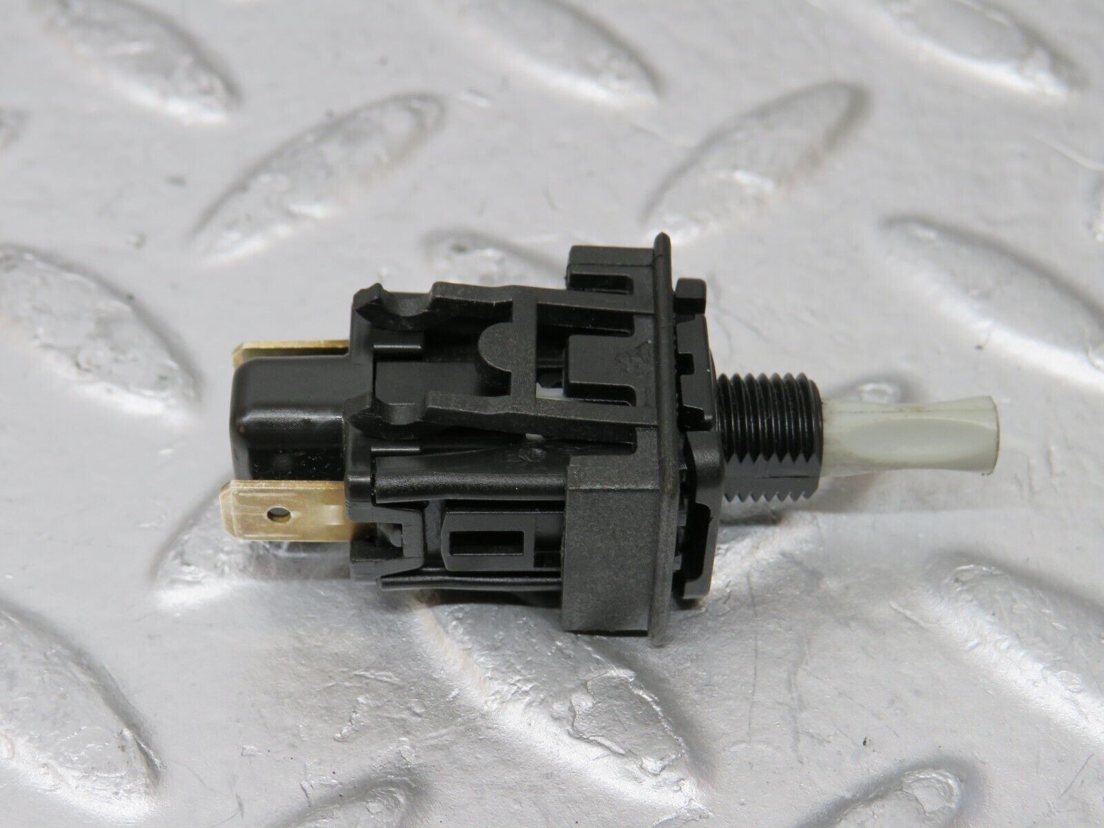 34906 Mercedes-Benz W210 320E Door Contact Switch 2018202110 2024270073