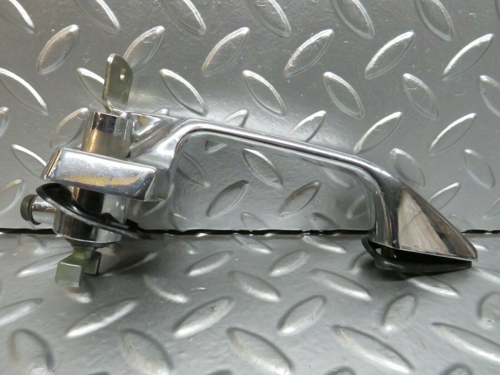 23714 Mercedes-Benz W114 280E Exterior Door Handle Front Right Key 1157600601