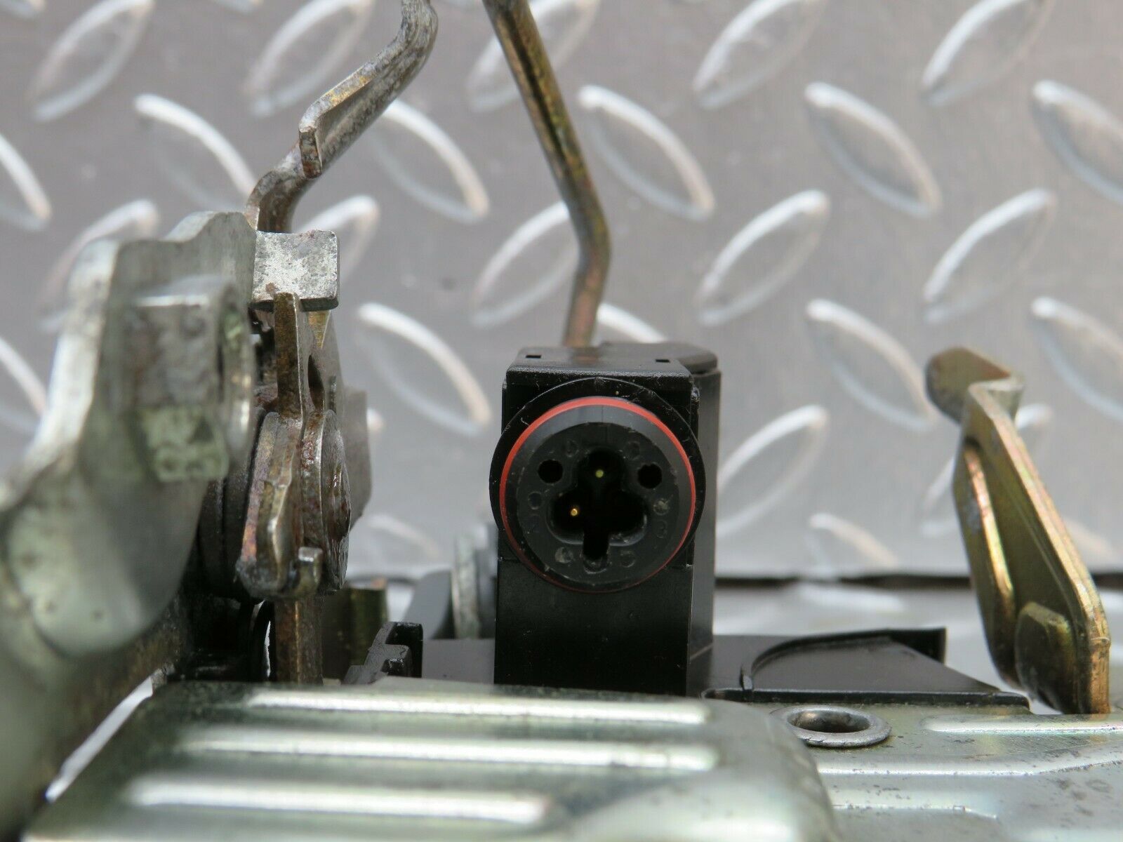 24197 Mercedes-Benz S124 220TE Wagon Front Left Door Lock Mechanism