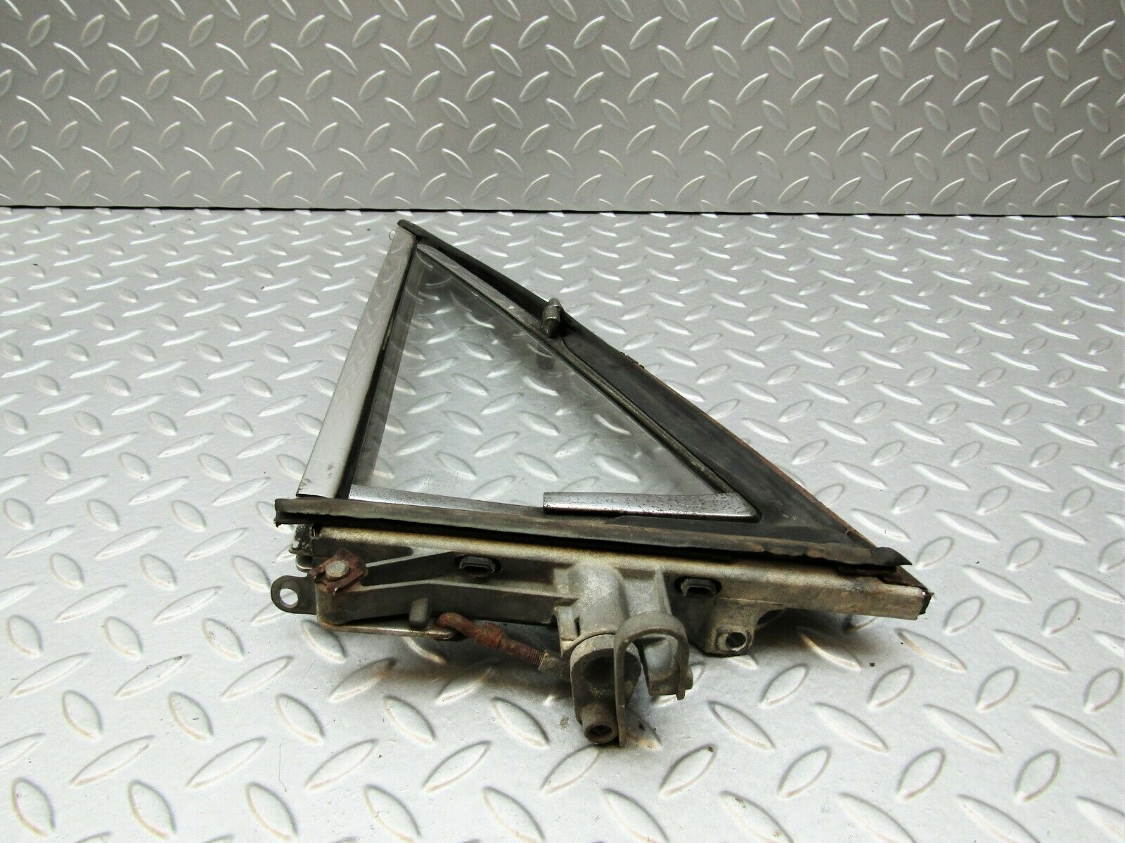 3368 Mercedes-Benz W108 280SE Quarter Window Glass Front Right