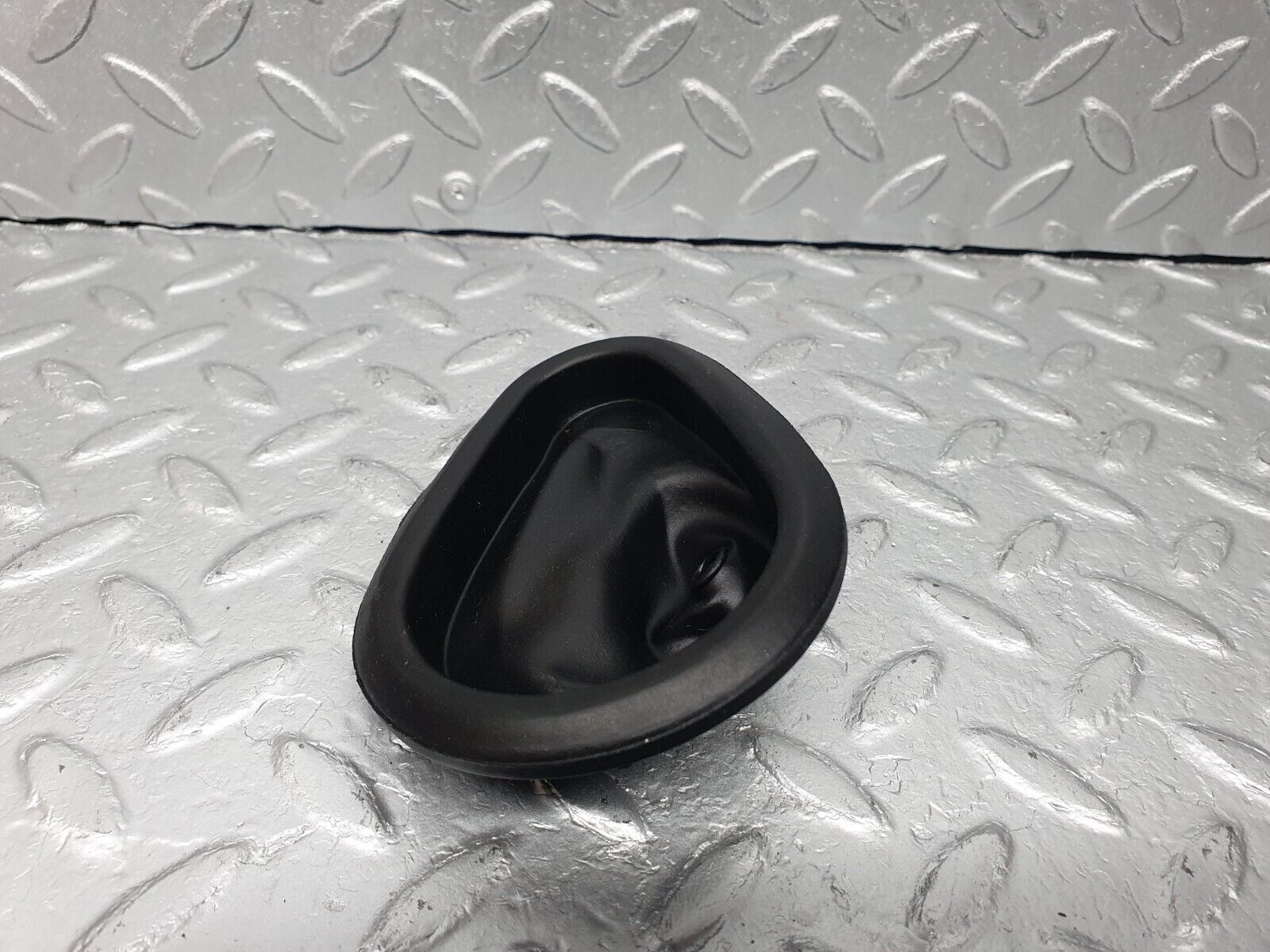 41027 Mercedes-Benz W126 300SE Fuel Tank Rubber Seal 1264710281