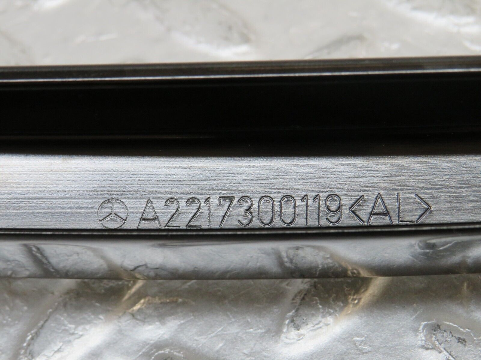 35257 Mercedes-Benz W221 Rear Left Door Window Channel 2217300119