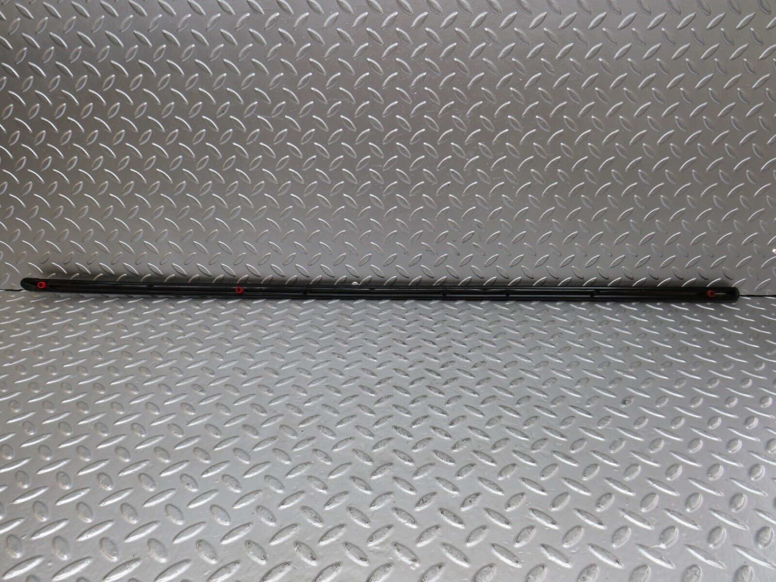 27109 Mercedes-Benz W123 280E Front Left Fender Wing Centre Moulding Trim