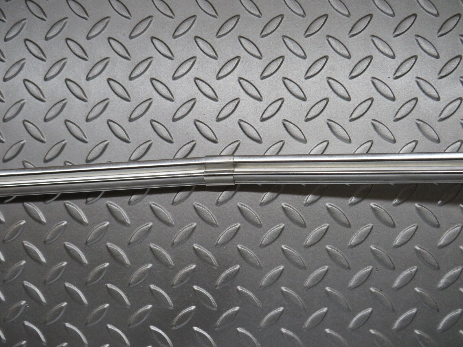 0646 Mercedes-Benz W123 230E Rear Windscreen Chrome Frame