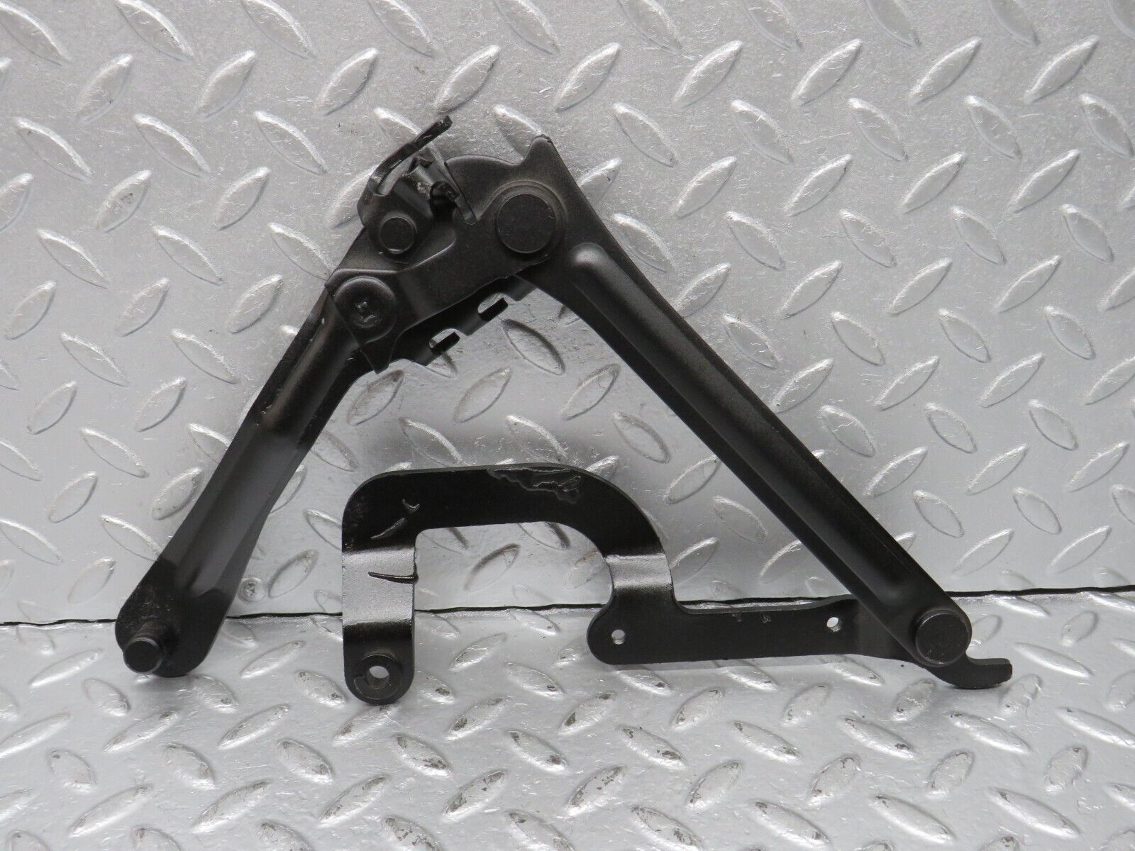 40547 Mercedes-Benz W123 300D Bonnet Hinge Right Side