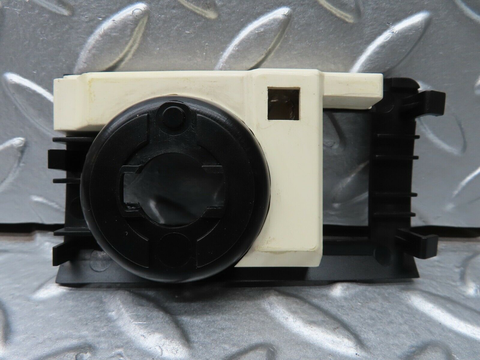 21585 Mercedes-Benz W126 300SE Headlight Switch Surround