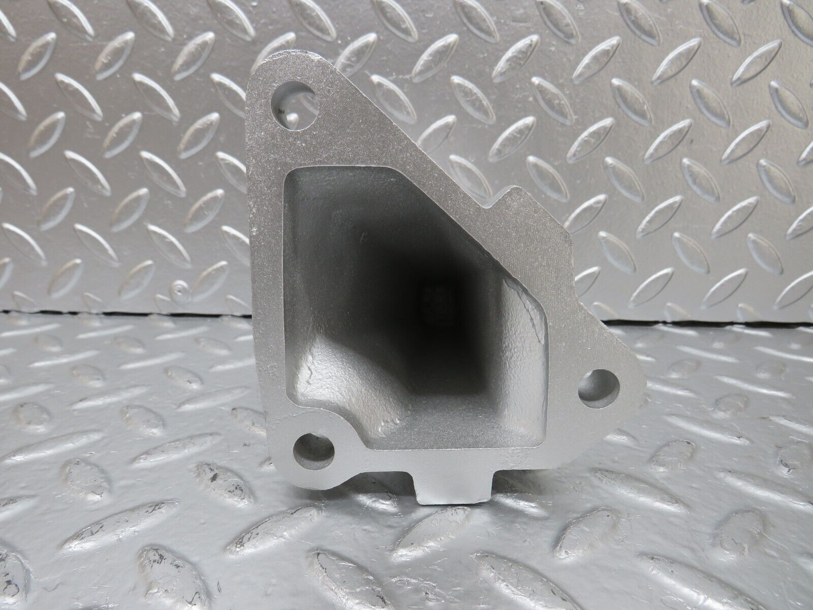 25487 Mercedes-Benz W123 200 Engine Mount Bracket Right Side 1022230304