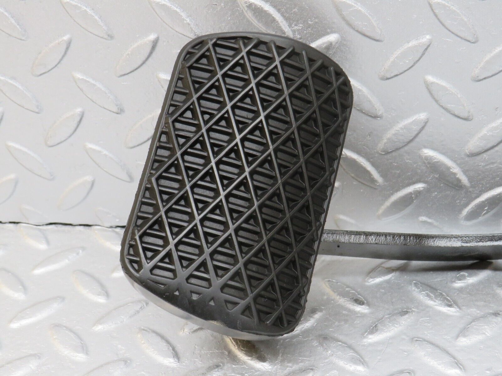 36536 Mercedes-Benz W201 190E 2.0L Brake Pedal With Rubber 1232910082