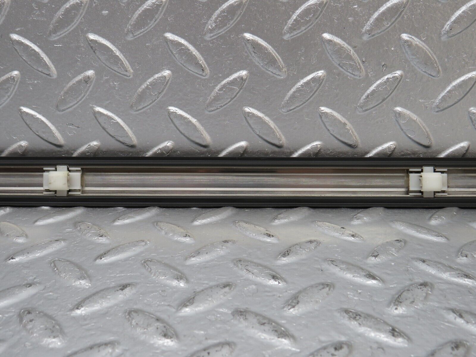 33843 Mercedes-Benz W201 190E 2.0L Front Right Door Centre Moulding Trim