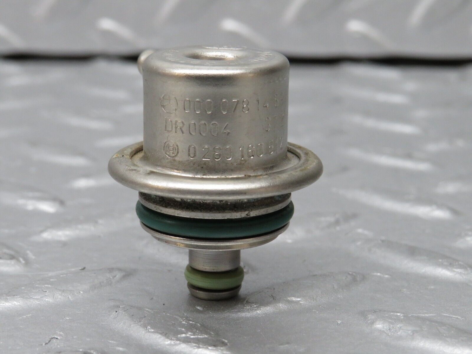 38567 Mercedes-Benz R129 280SL Coupe Fuel Pressure Regulator Bosch 0000781489